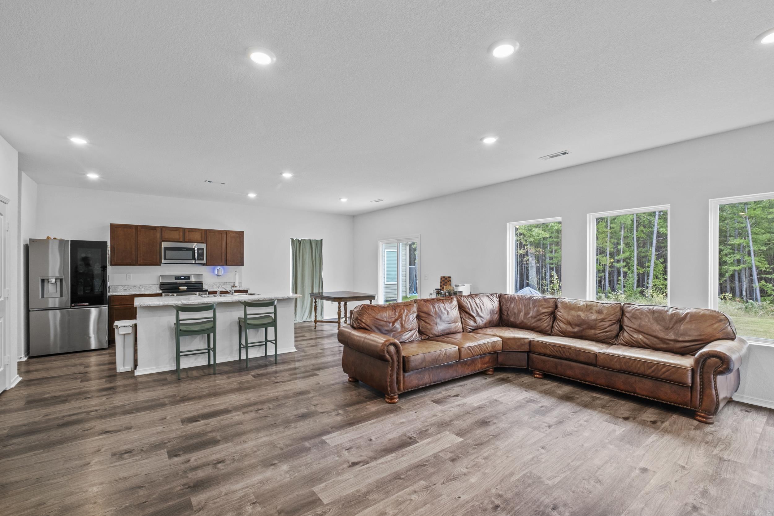 COUNTRY CLUB OF ARK THE - Residential