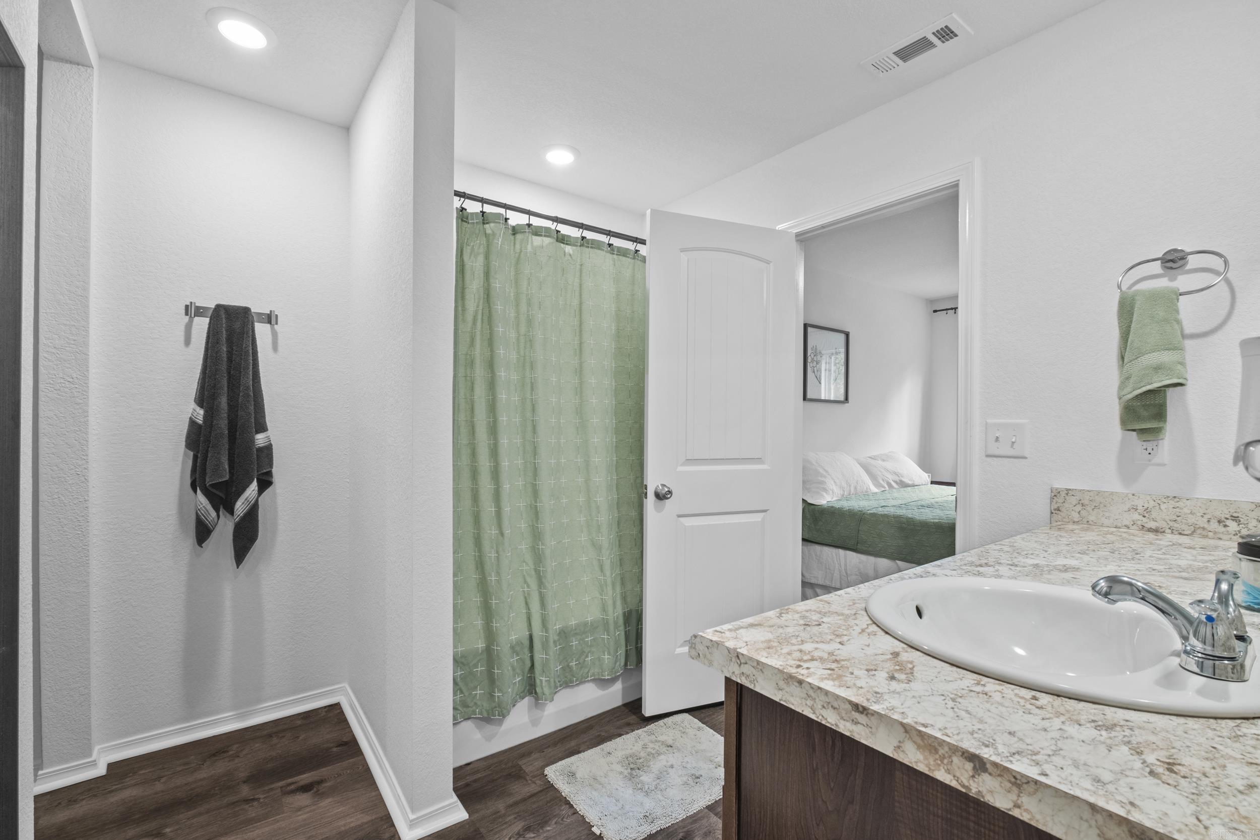 COUNTRY CLUB OF ARK THE - Residential