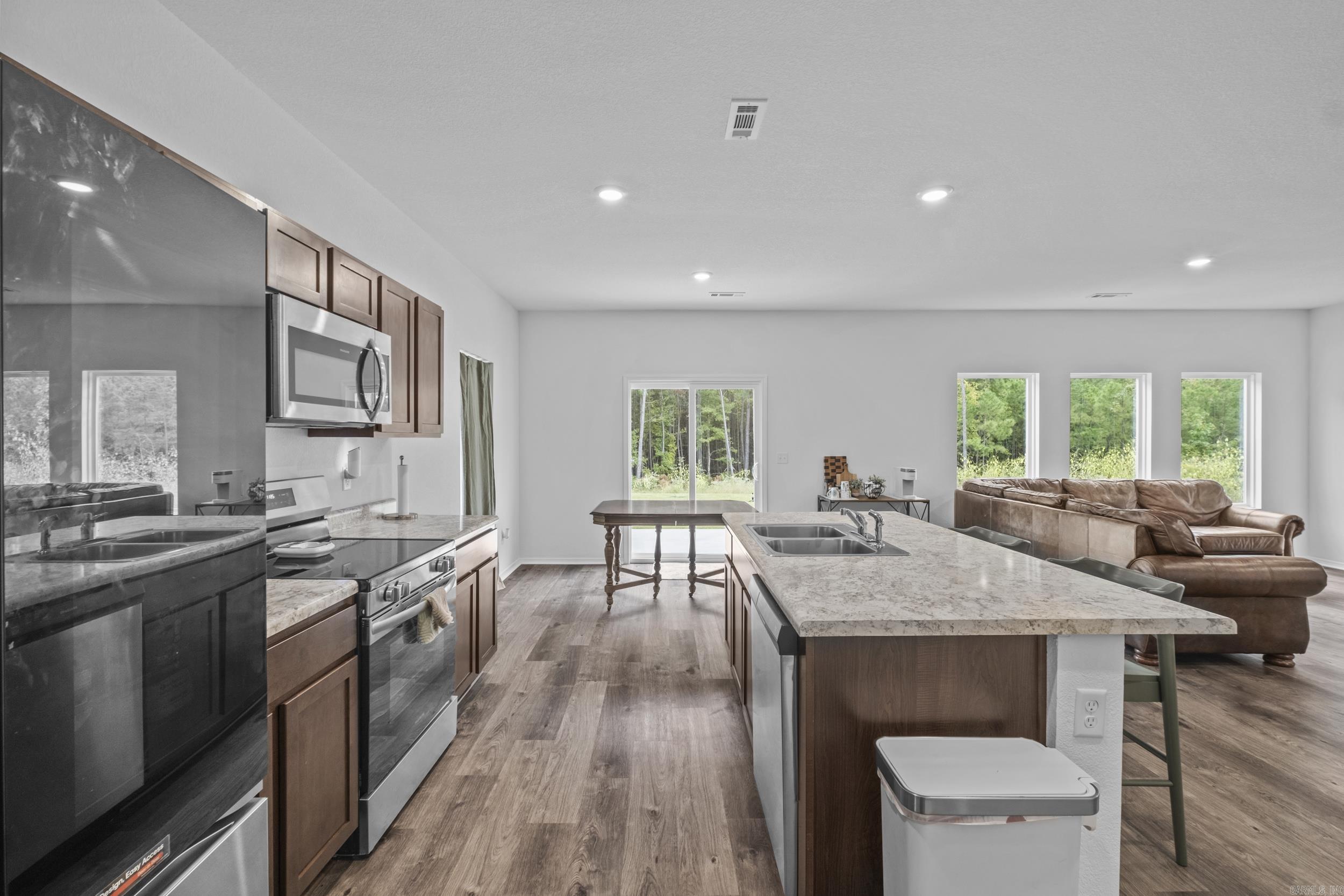 COUNTRY CLUB OF ARK THE - Residential