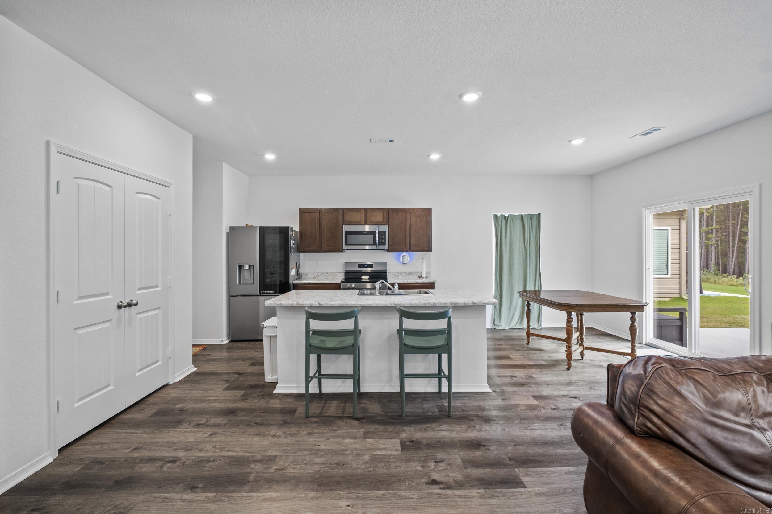 COUNTRY CLUB OF ARK THE - Residential