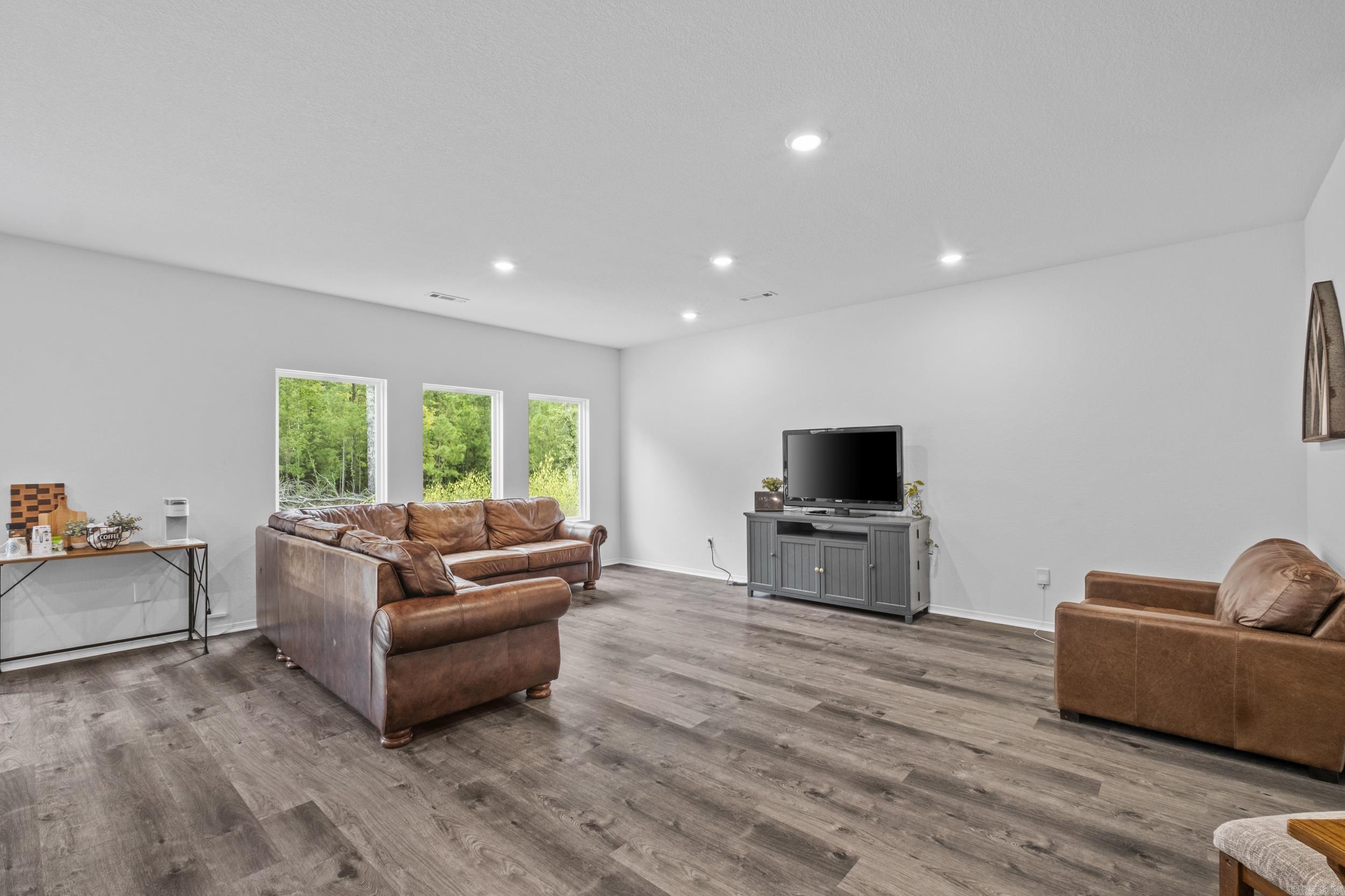 COUNTRY CLUB OF ARK THE - Residential