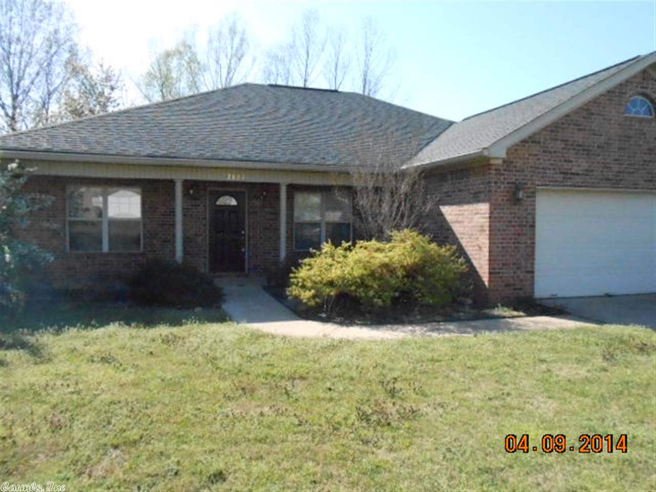3BR/2BA home ready to move in to. Large living room, split floor plan, formal dining area plus breakfast area, nice master bedroom and bath with Jacuzzi/sep shower, large back deck, privacy fence. Offers must have pre-approval from buyers lender. Call listing agent for add info.