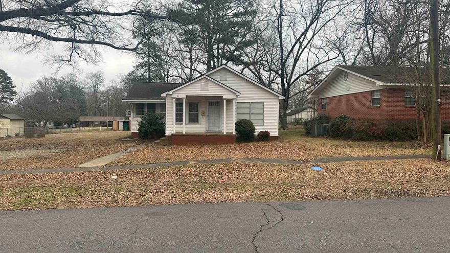 Have you been looking for an investment property or maybe a starter home that needs some love? This might be for you.  This house was built in 1950 has 1112 sqft and is a 3 BR, 1 Bath with so many possibilities.