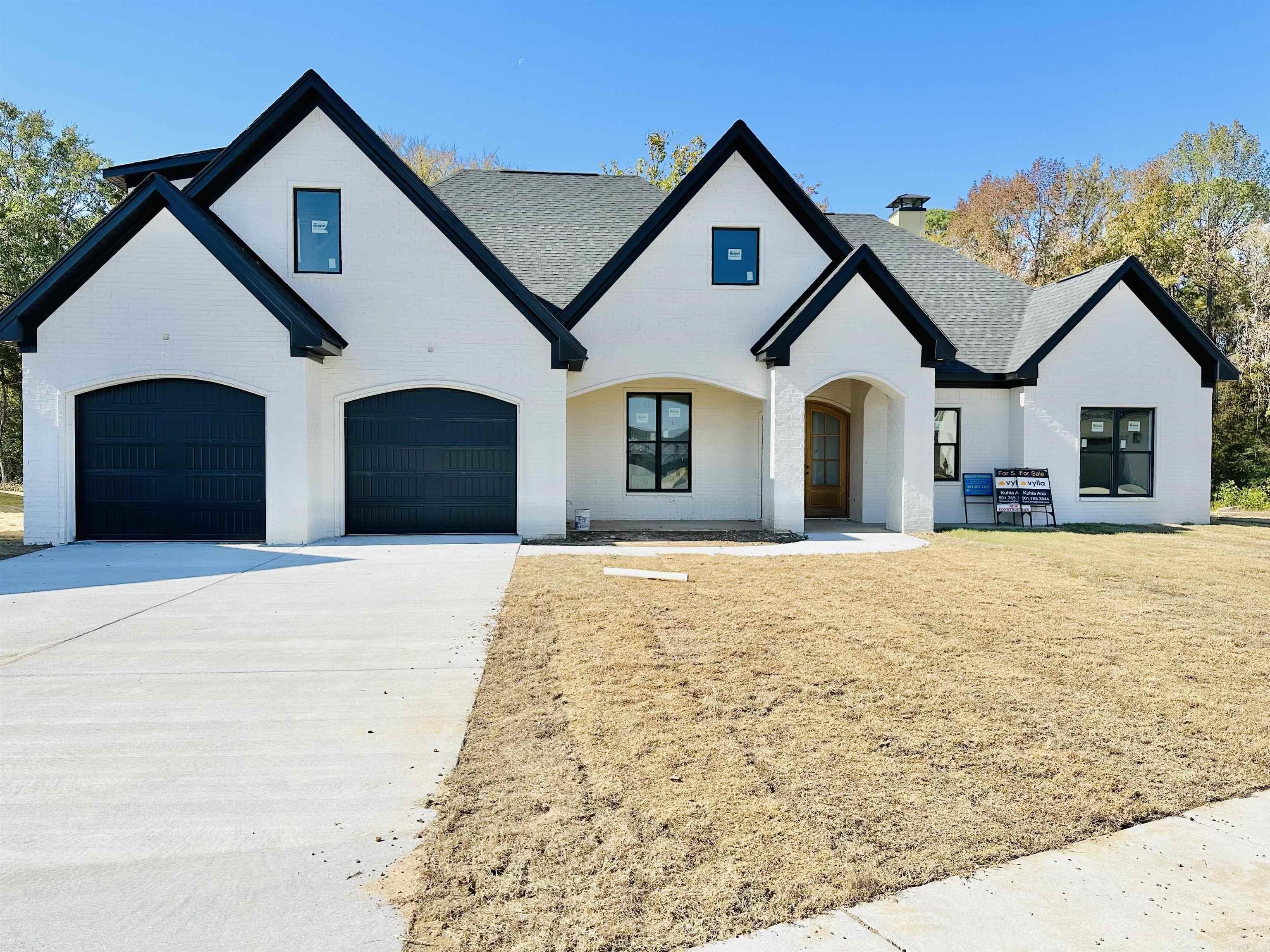 This New Construction home is about 90% completed. There's 12 foot ceilings in the living areas, 10 foot ceilings in the bedrooms, and 8-foot doors throughout. Cabinets go up to the ceilings in both the kitchen and walk in pantry. This home is a must see! Call or Text 501.575.7120 to schedule a showing.