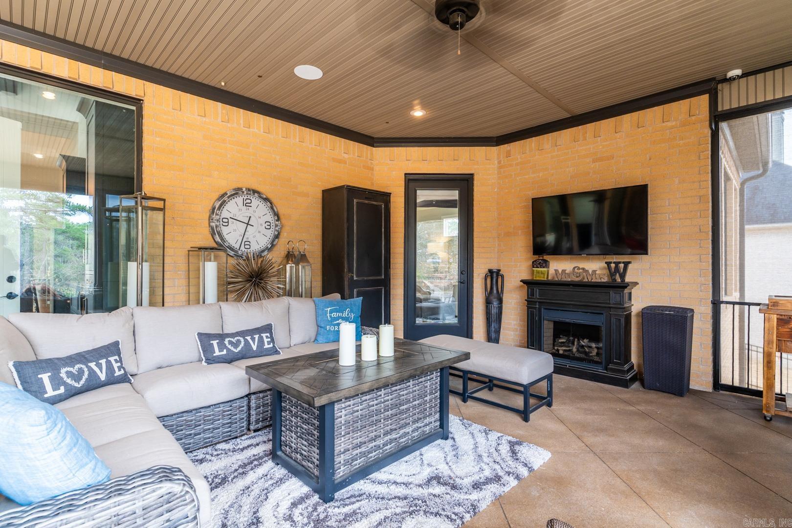 CHENAL VALLEY "ACCADIA COURT" - Residential