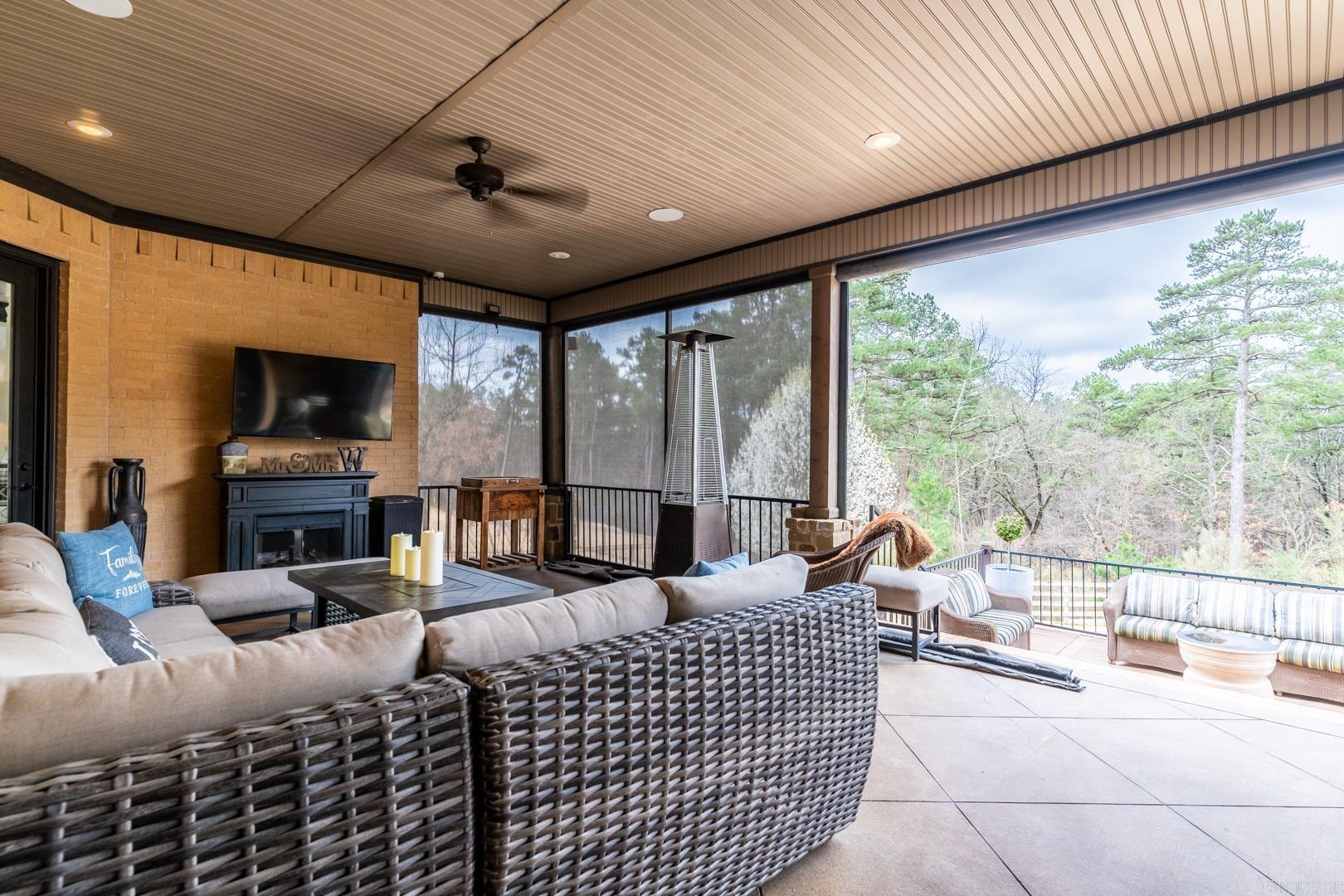 CHENAL VALLEY "ACCADIA COURT" - Residential