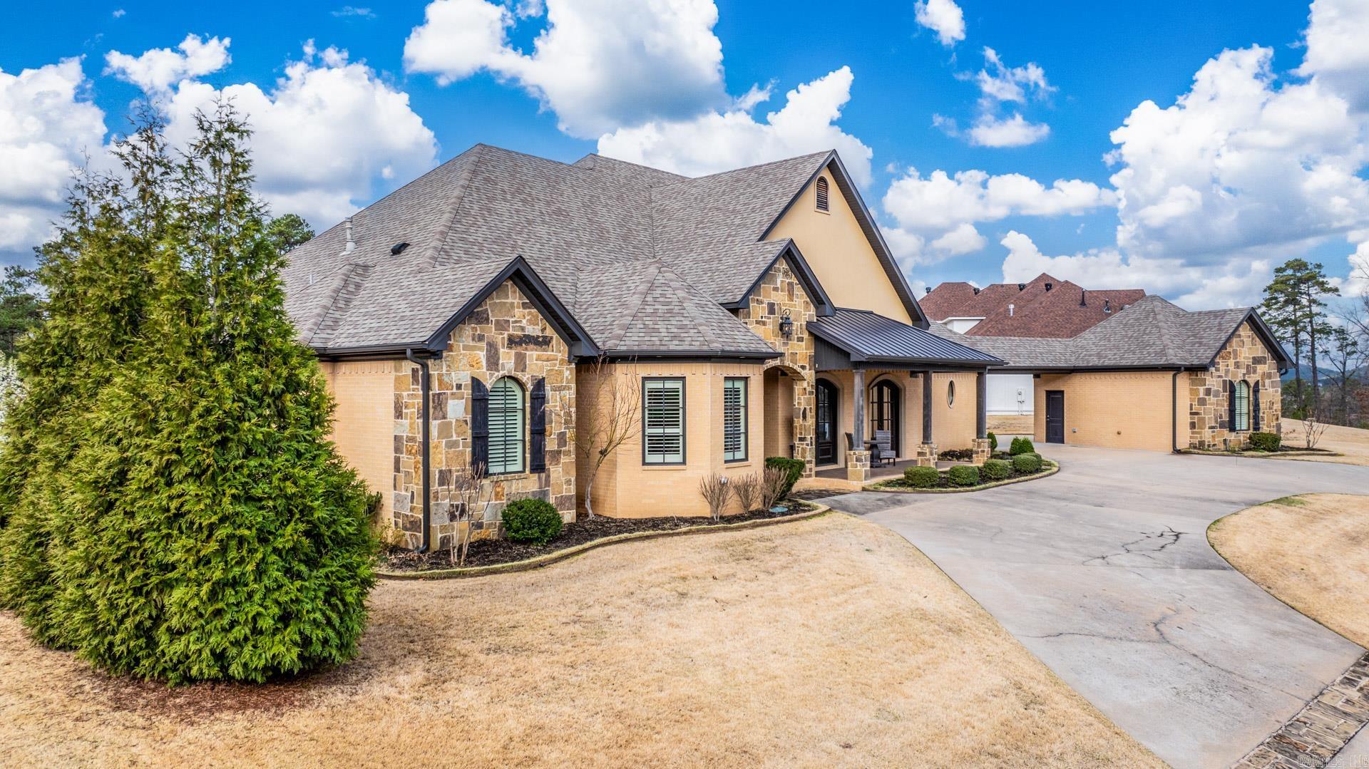 CHENAL VALLEY "ACCADIA COURT" - Residential