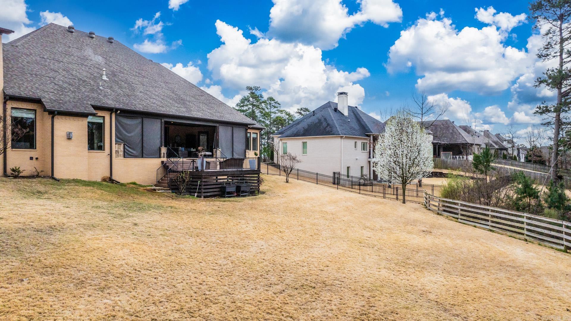 CHENAL VALLEY "ACCADIA COURT" - Residential