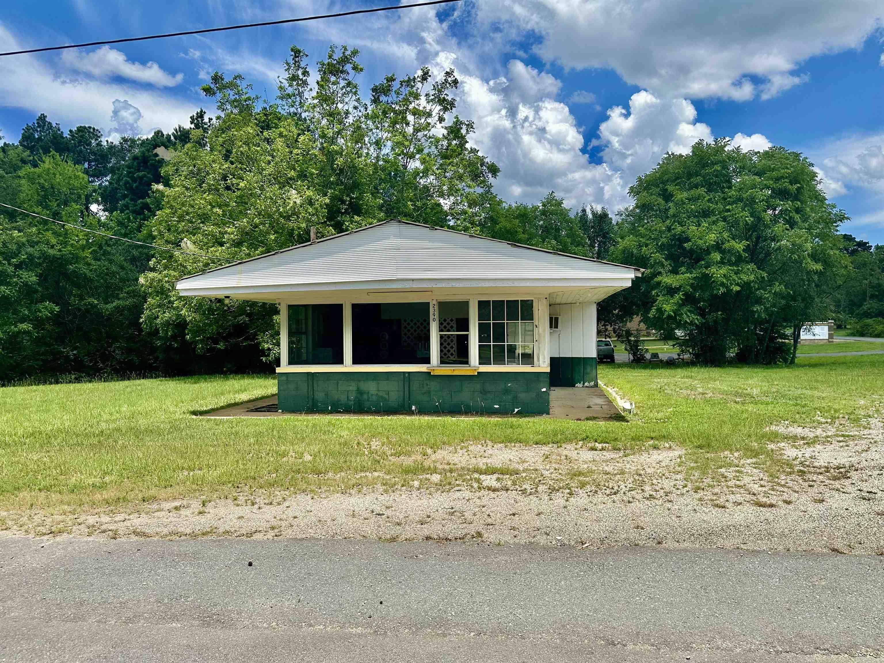 Great Opportunity to start your own drive-up restaurant or anything you can think of! This was formerly Julie's dairy bar and was once such a staple for this small community. You have almost everything you need to get started! Comes with 2 upright freezers, cold fridge, Ice machine (makes Sonic ice), milkshake machine and ice cream topper holders, grill and fryer. All you need is an ice cream machine, and you are ready to go! Located near the Truss Mill, Ouachita Schools, and the Ouachita River. Let your imagination go wild with what could be done with this property!