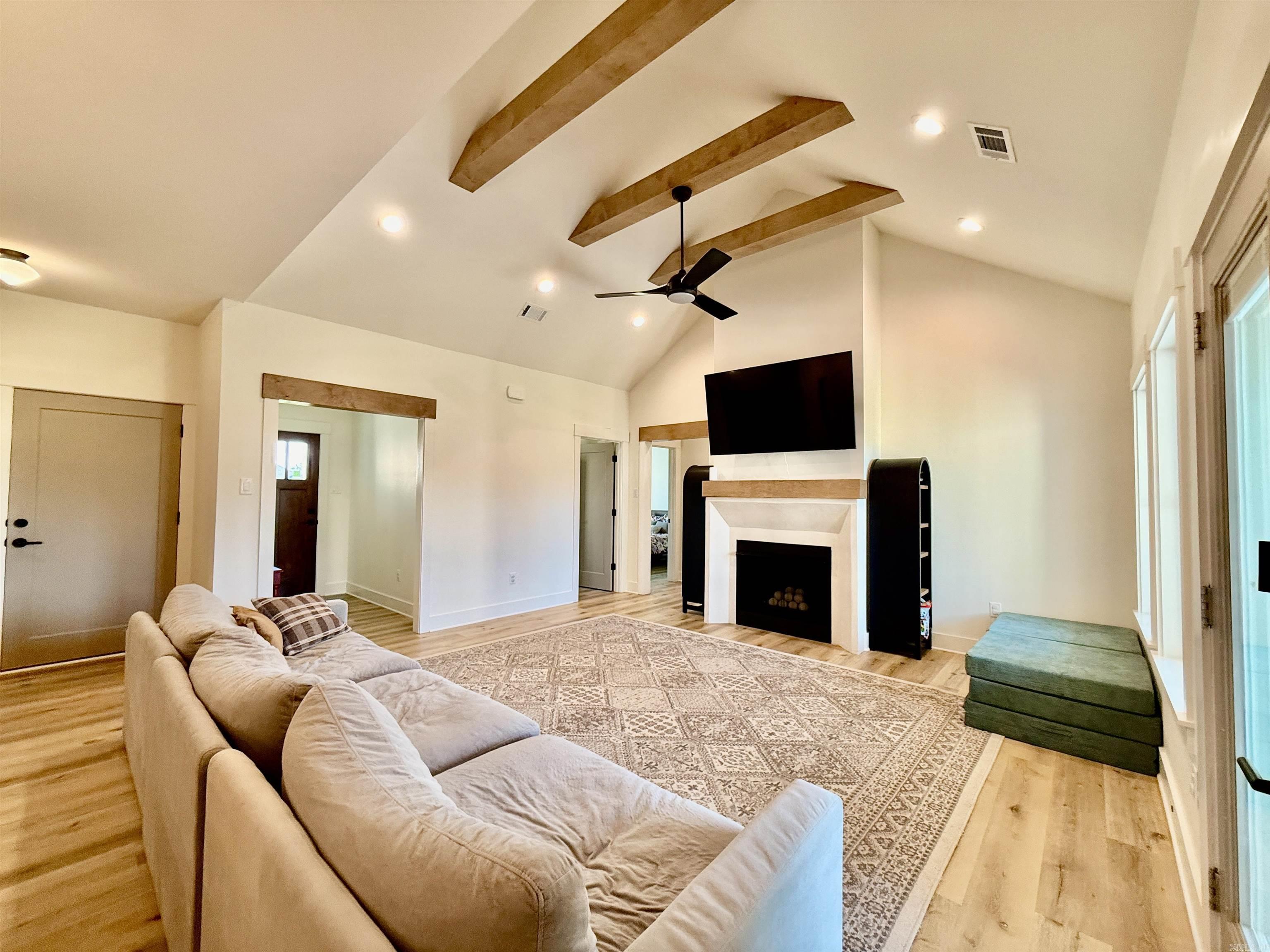 EAST MEADOW - Residential