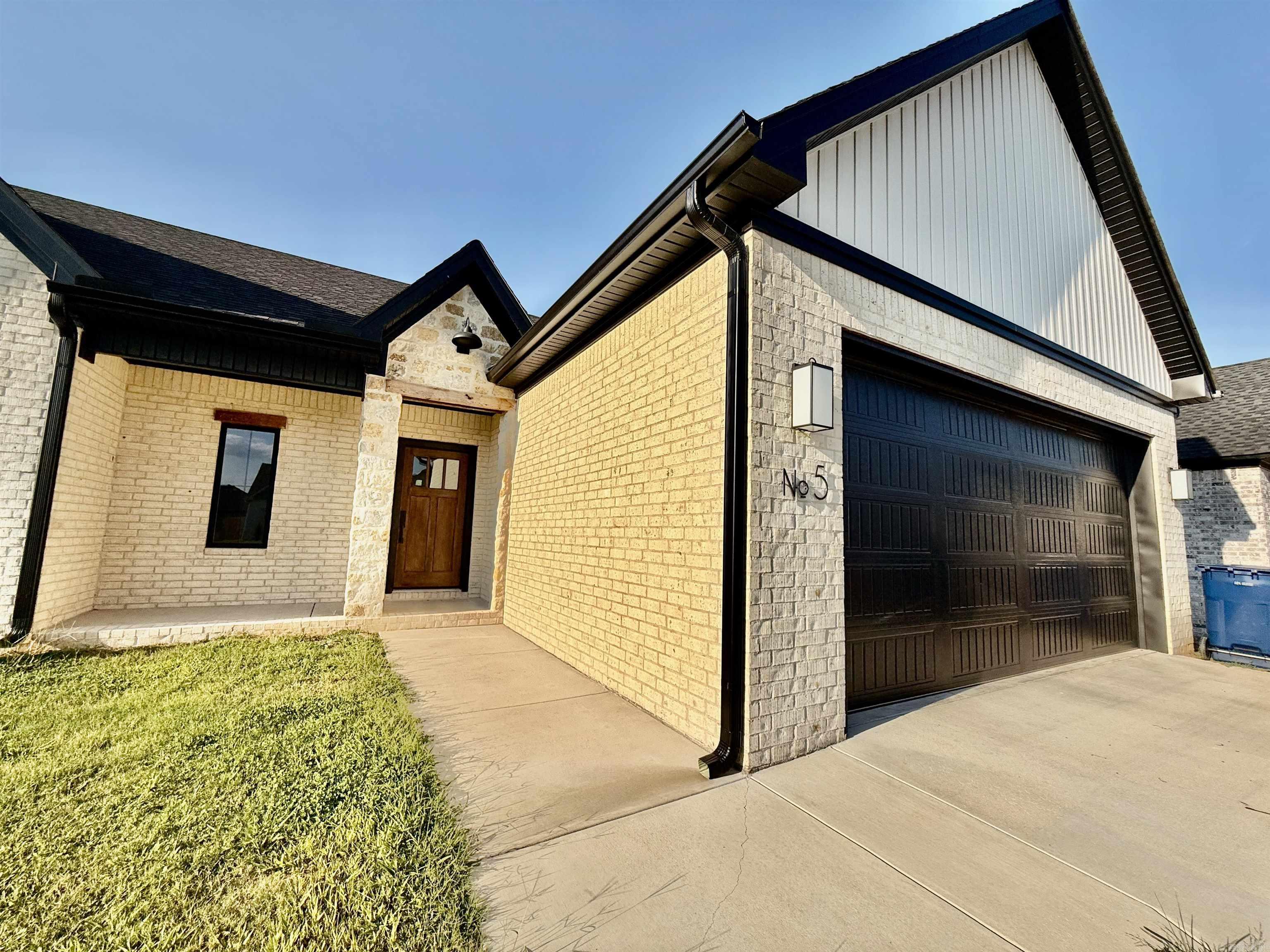 EAST MEADOW - Residential