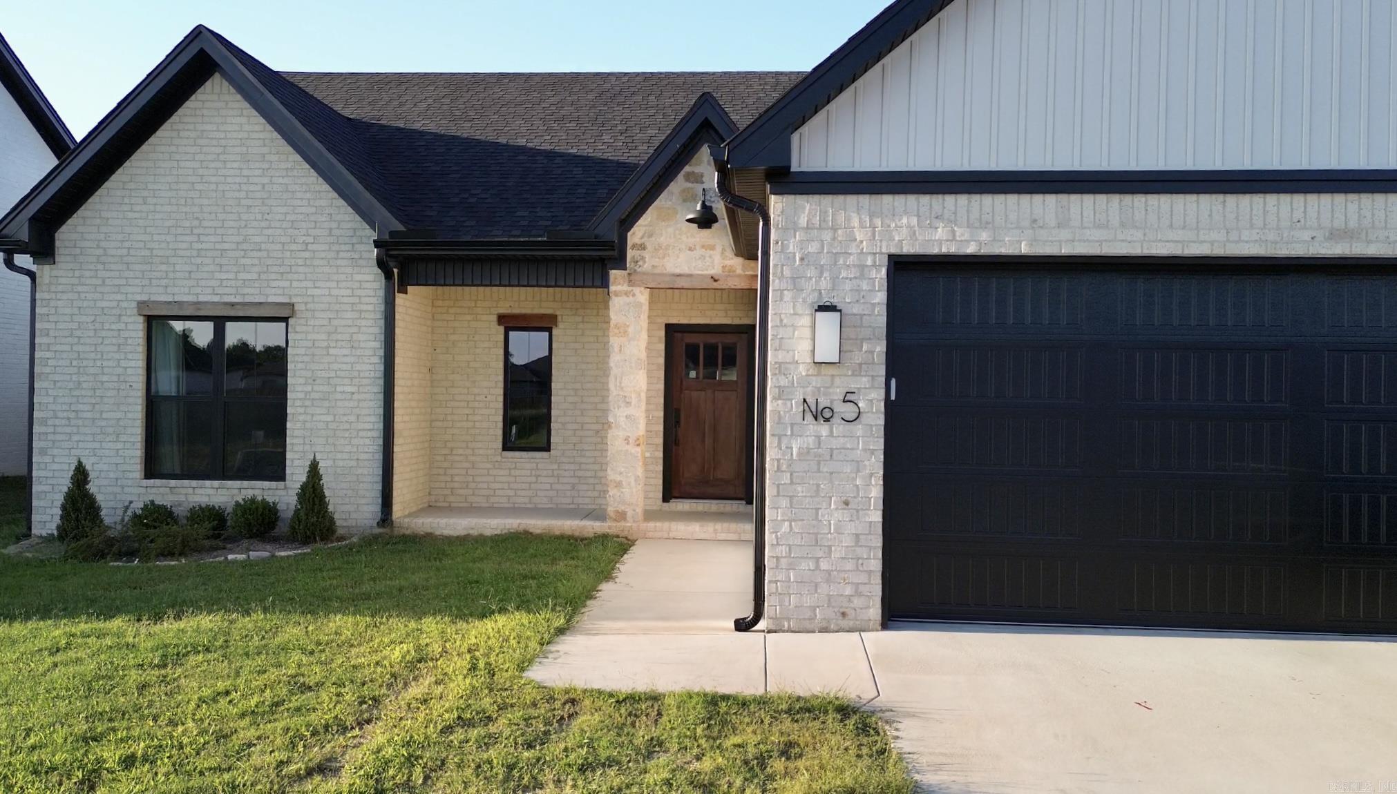 EAST MEADOW - Residential