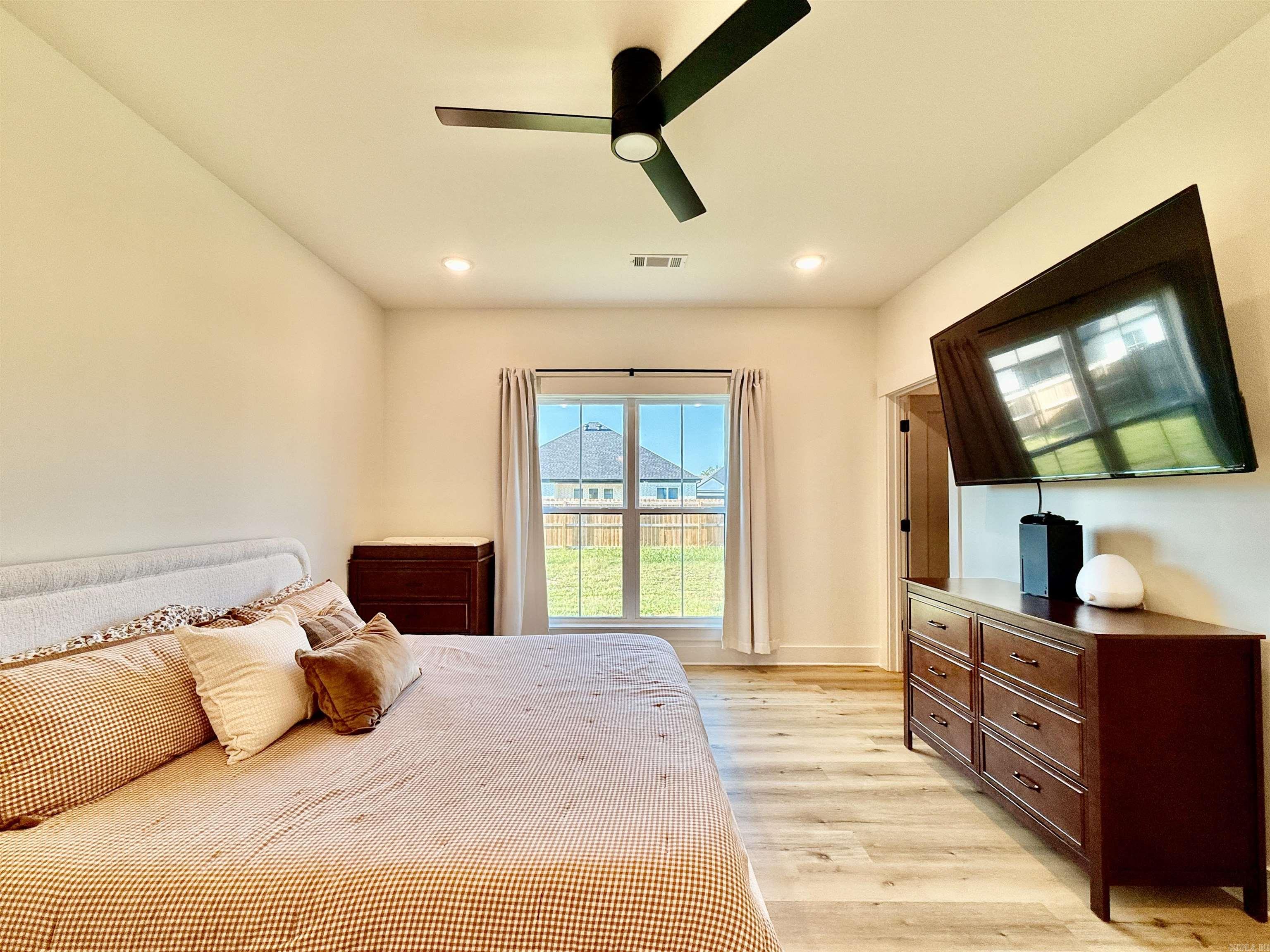EAST MEADOW - Residential