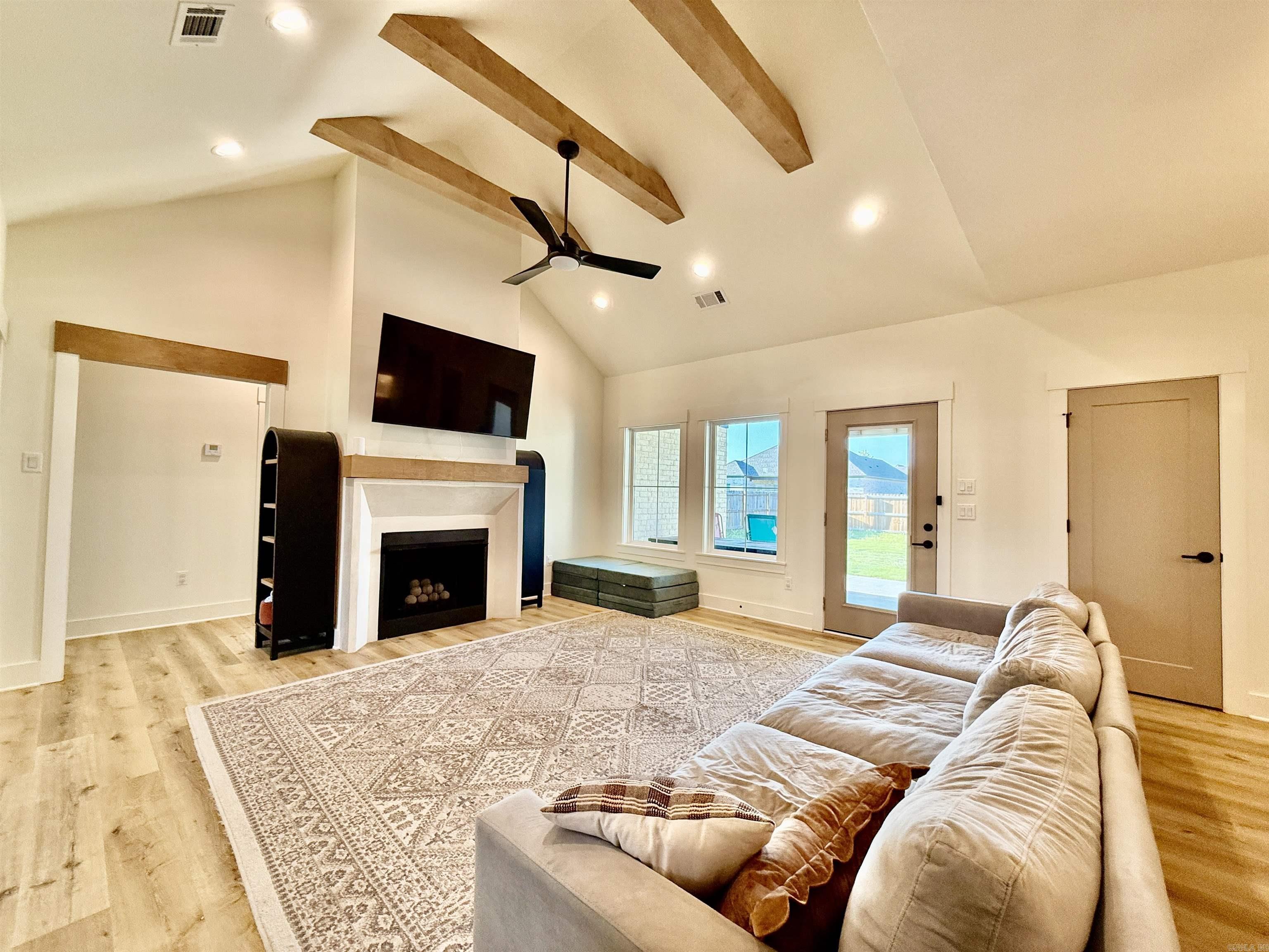 EAST MEADOW - Residential