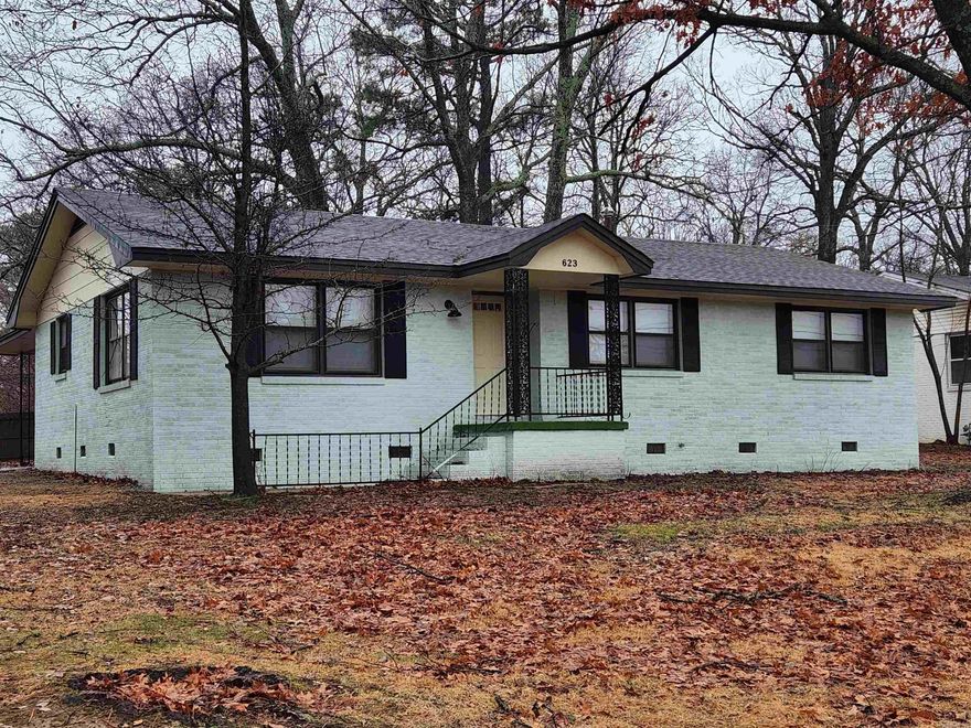 Great location!! Property is zoned C-3 LUO. This building would be perfect office space for a tax professional, real estate, etc. It has been completely updated inside as well as a new roof.