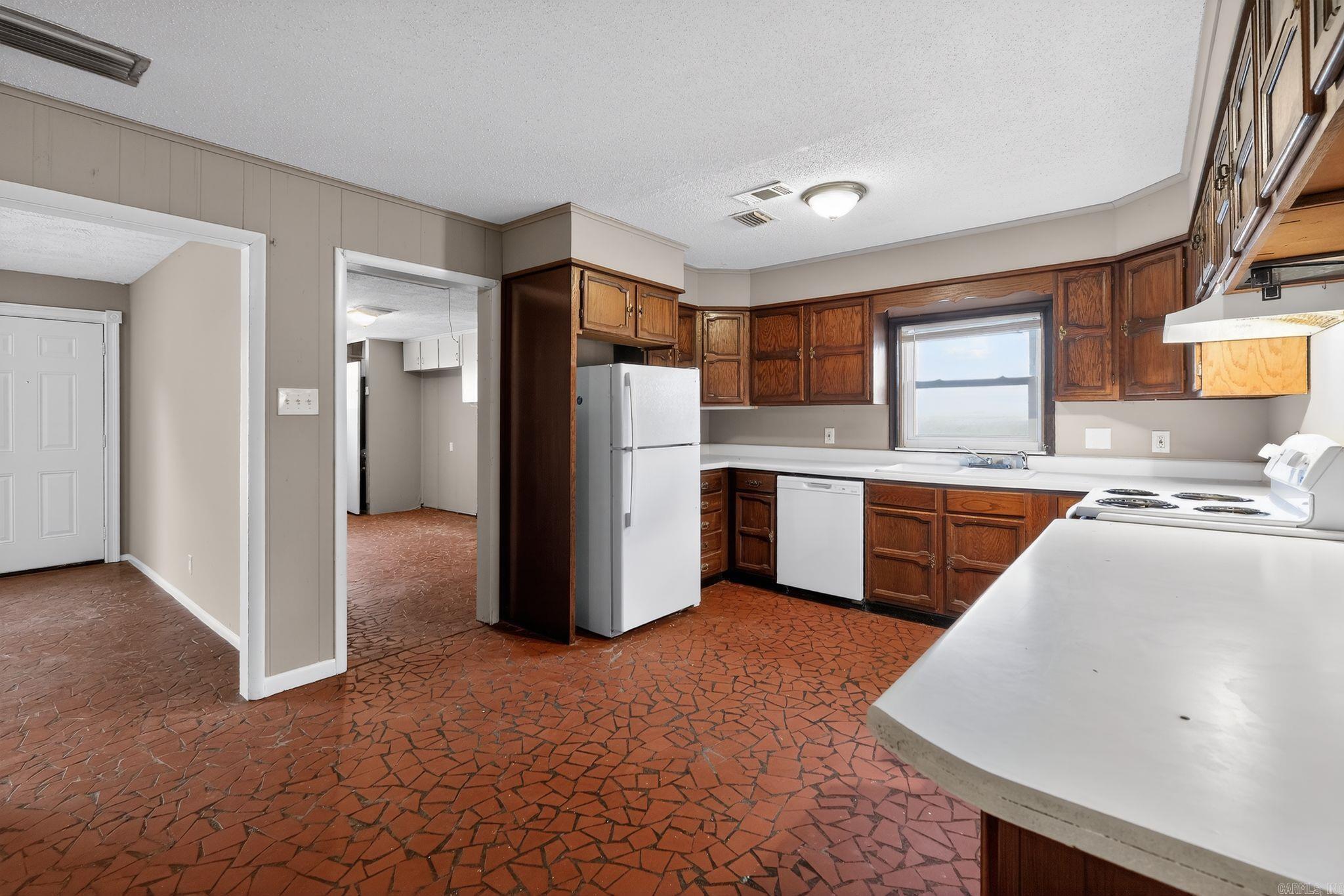 WAKEFIELD VILLAGE - Residential