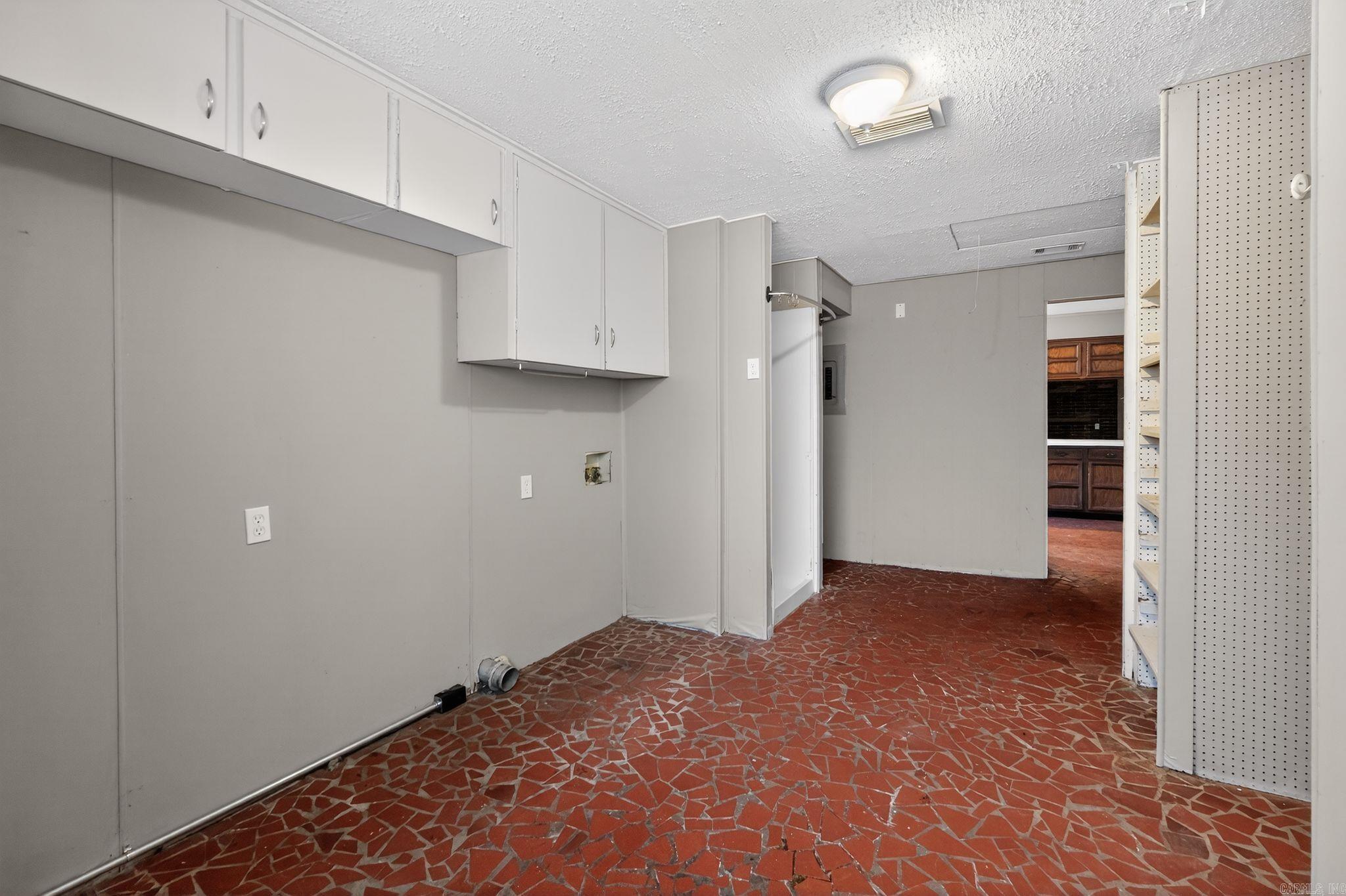 WAKEFIELD VILLAGE - Residential