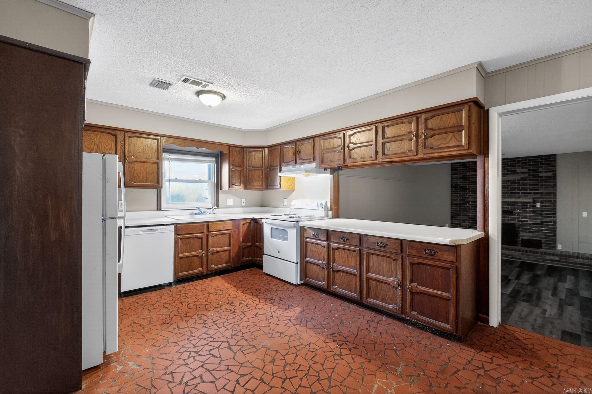 WAKEFIELD VILLAGE - Residential