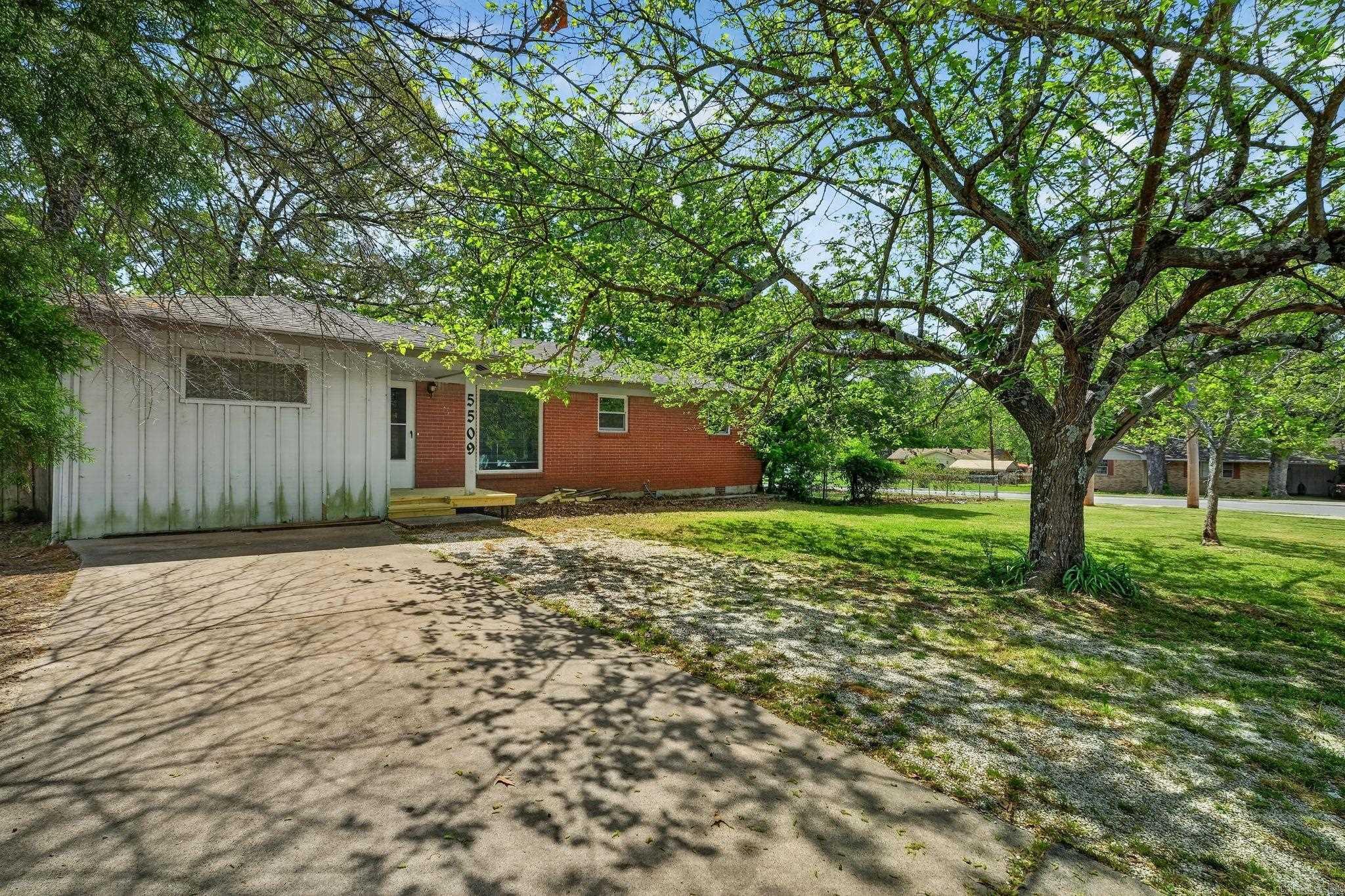 WAKEFIELD VILLAGE - Residential