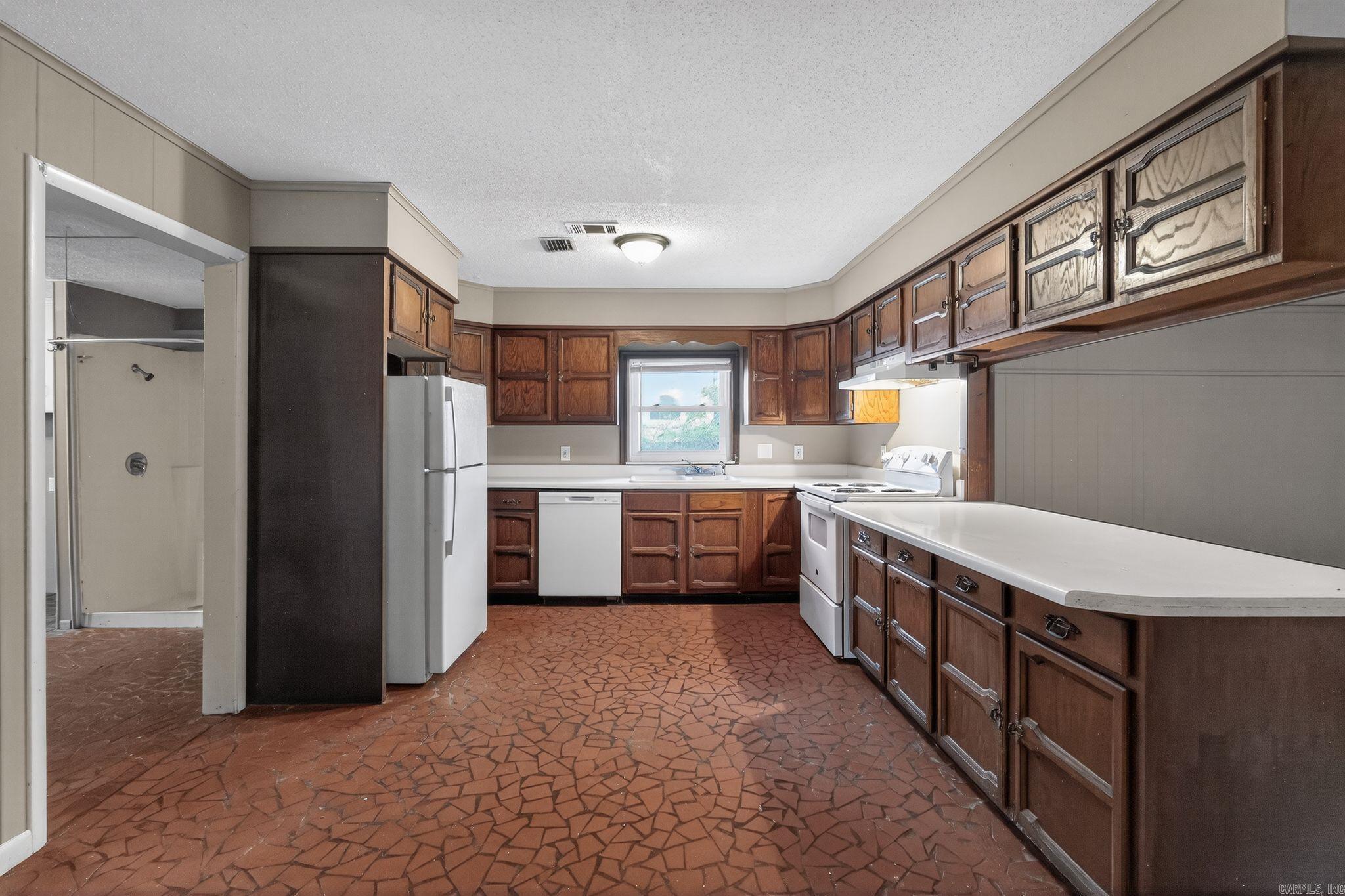 WAKEFIELD VILLAGE - Residential