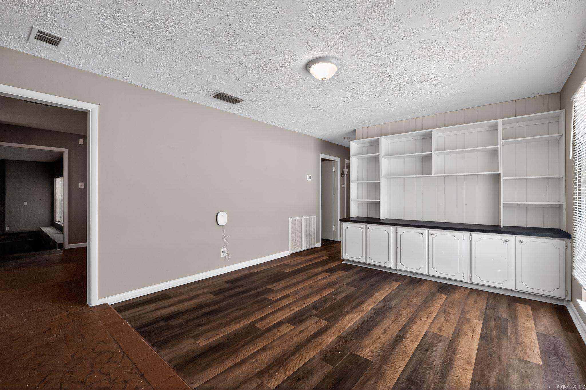 WAKEFIELD VILLAGE - Residential