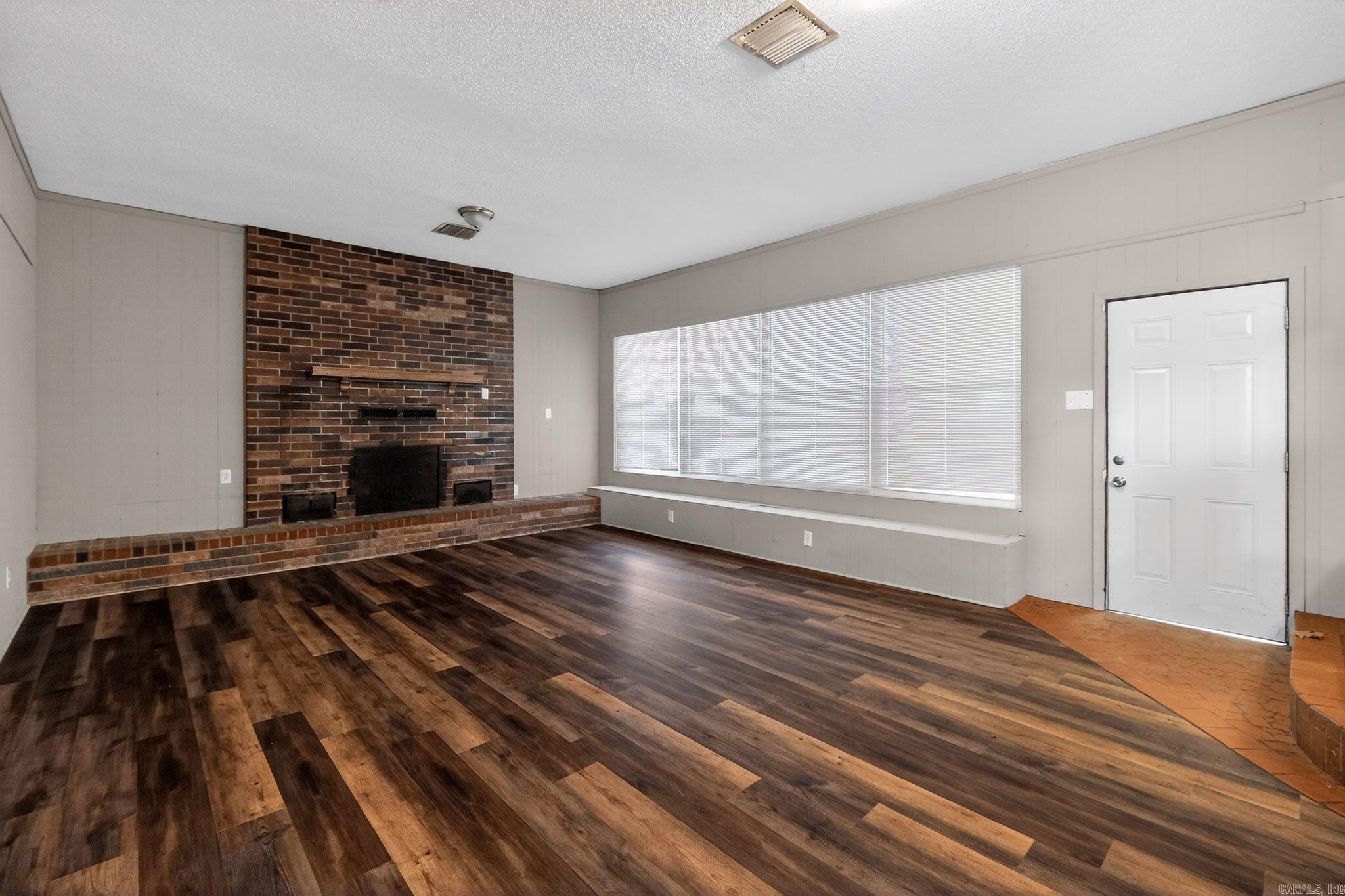 WAKEFIELD VILLAGE - Residential