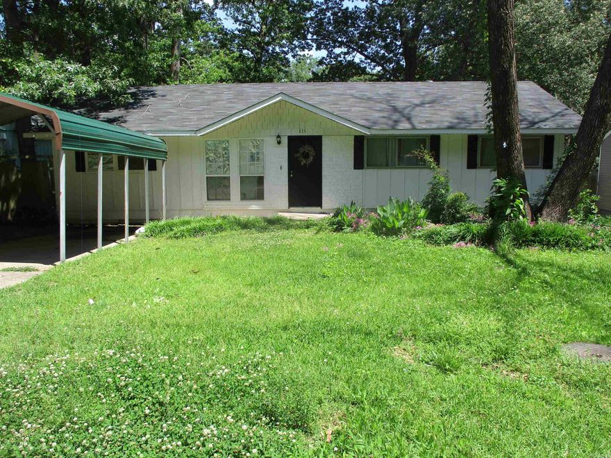 OCCUPIED AUCTION PROPERTY.  NO INTERIOR ACCESS FOR BUYERS.  AUCTION STARTS ON 8/17/25.  SEE AGENT REMARKS FOR AUCTION WEBSITE AND DETAILS. THIS PROPERTY IS NOW ACTIVE IN AN ONLINE AUCTION.  ALL OFFERS MUST BE SUBMITTED THROUGH THE PROPERTY'S LISTING PAGE ON THE AUCTION WEBSITE.  THE SALE IS SUBJECT TO A 5% BUYER'S PREMIUM PURSUANT TO THE AUCTION TERMS AND CONDITIONS.  THIS CUTE 3 BED 1.5 BATH HOME IS LOCATED IN THE HEART OF BENTON CLOSE TO PARKS, RESTURANTS, AND SHOPPING.  DON'T MISS OUT ON THIS GREAT SPACE BUY.  SEE AGENT REMARKS.