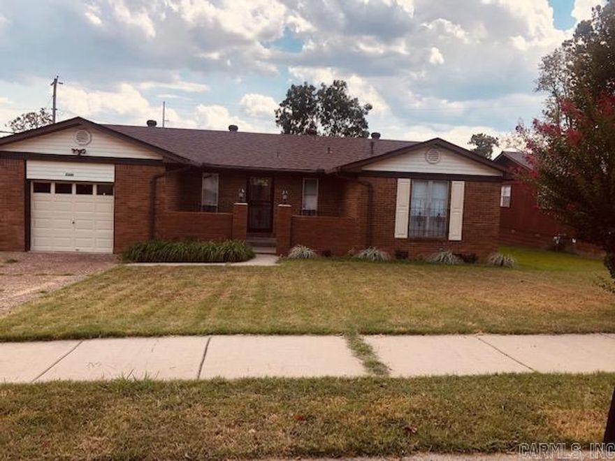 Cute first time home owner sitting on two lots. Remodeled inside with all new stainless steel kitchen appliances, new disposal,new roof,new countertops,new hot water heater,double gate,formal dining room,new laminate flooring through out the house. Move in ready.