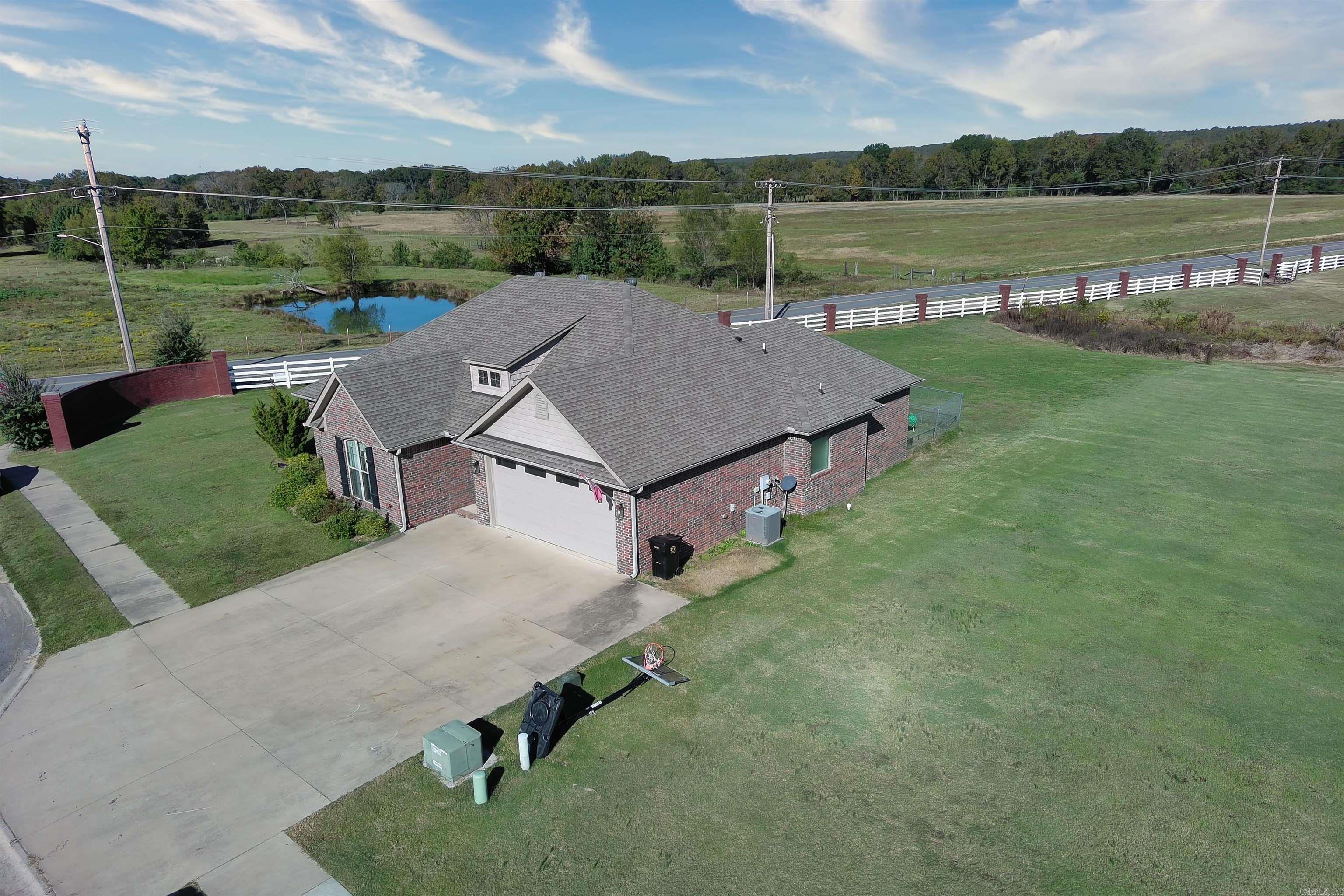 SADDLE CREEK - Residential