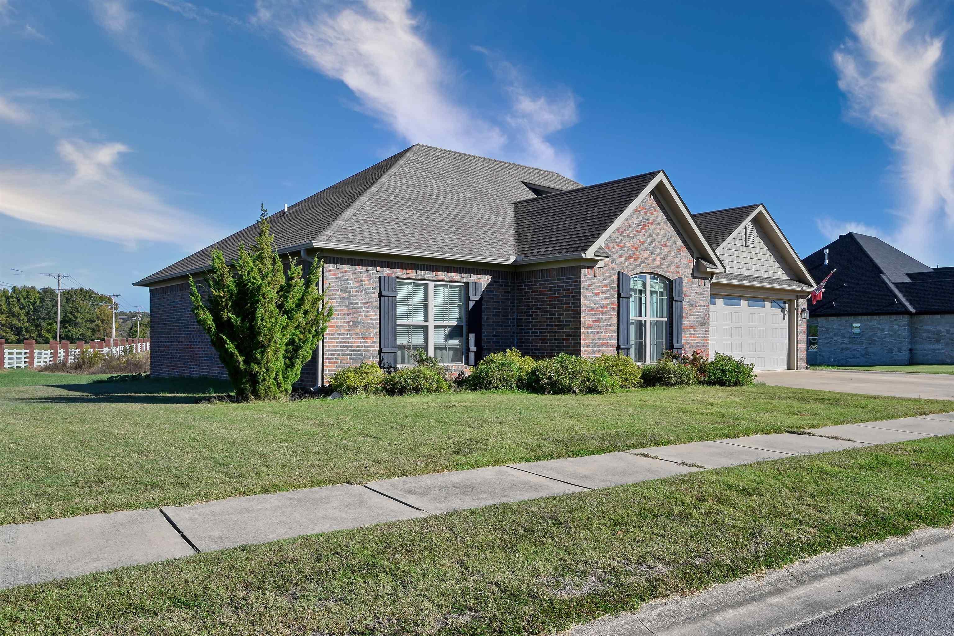 SADDLE CREEK - Residential