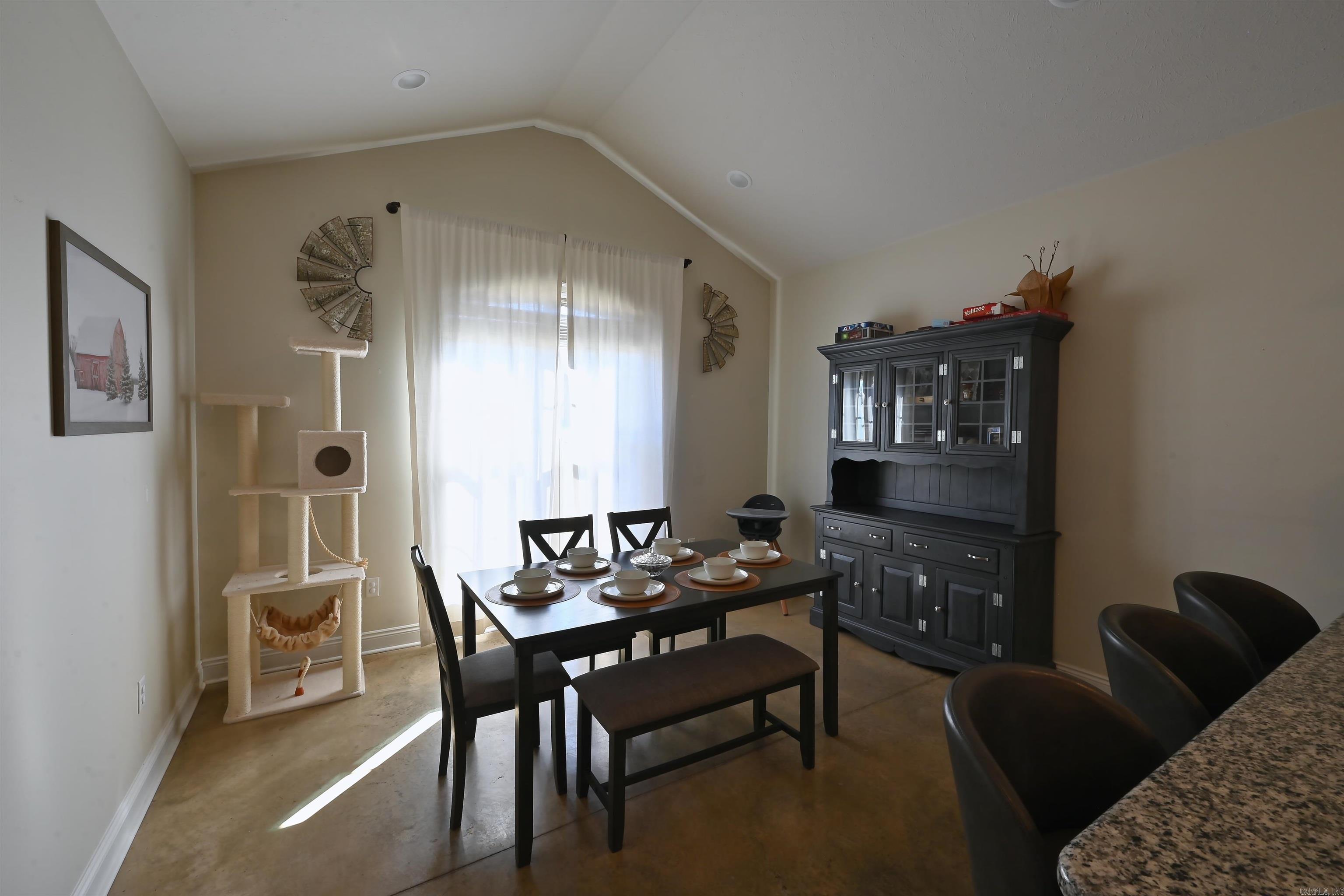 SADDLE CREEK - Residential