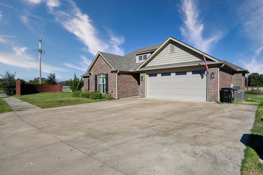 Welcome to this stunning modern home located in the highly sought- after Saddle Creek subdivision of Vilonia!  You will love the open-concept floor plan featuring spacious living and dining areas, large windows that fill the home with natural light, and durable flooring that blends elegance with everyday function.