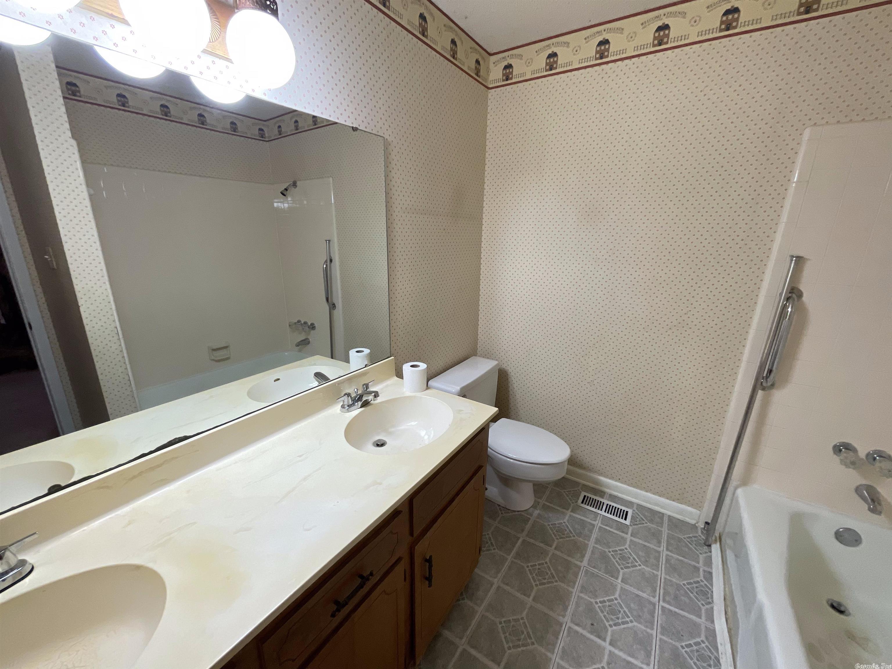 MARLOWE MANOR - Residential