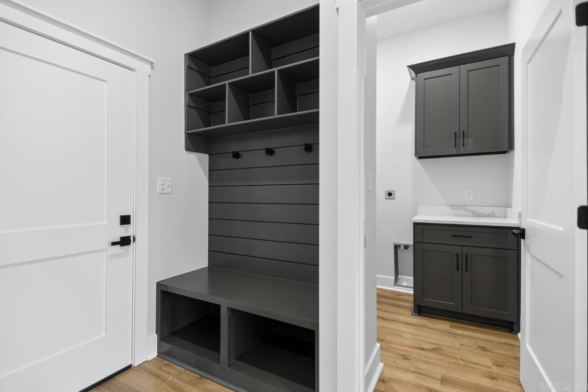 OAKBROOKE - Residential