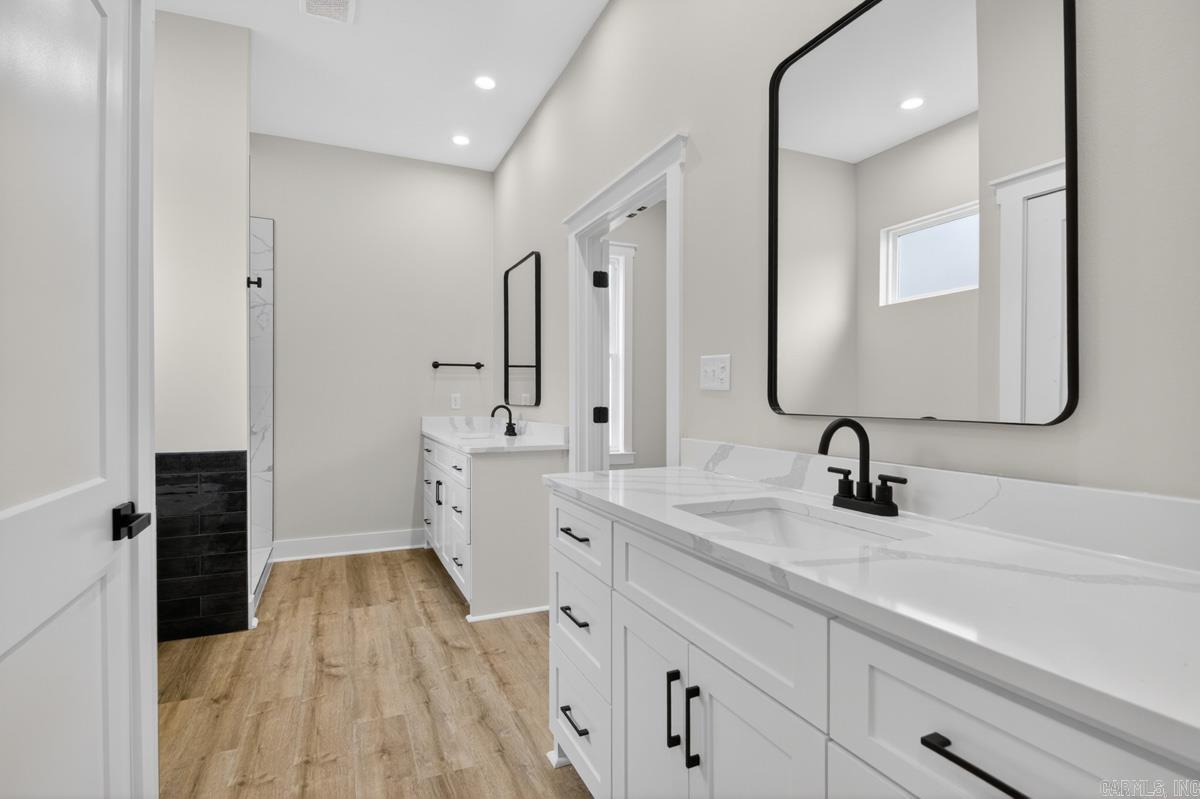 OAKBROOKE - Residential