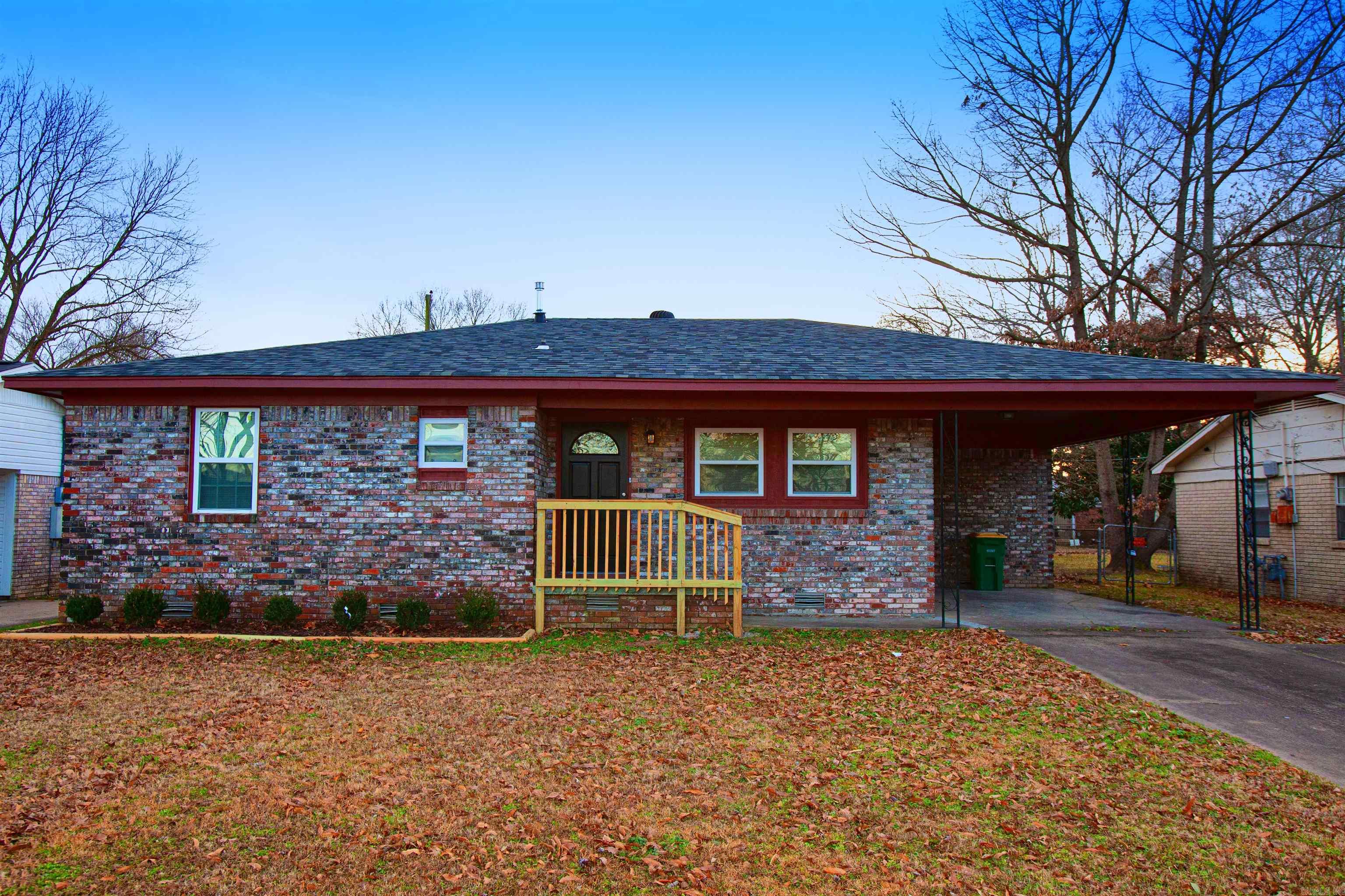 Cute 3BD/2BA in North Little Rock that is waiting for you to call home. Plenty of living space throughout. Fenced in yard perfect for anyone with kids or pets. This property is managed by Hoffman Team so beware of scammers - we will never ask you to Cashapp us money. The lease for this property is for 18 months to 2 years with a 3% increase after the first year. Income must be 3x the amount of rent. Deposit, first monthās rent, and the $50 administration fee due before move in. This property does not accept section 8. Showings are by appointment only with the current tenant.