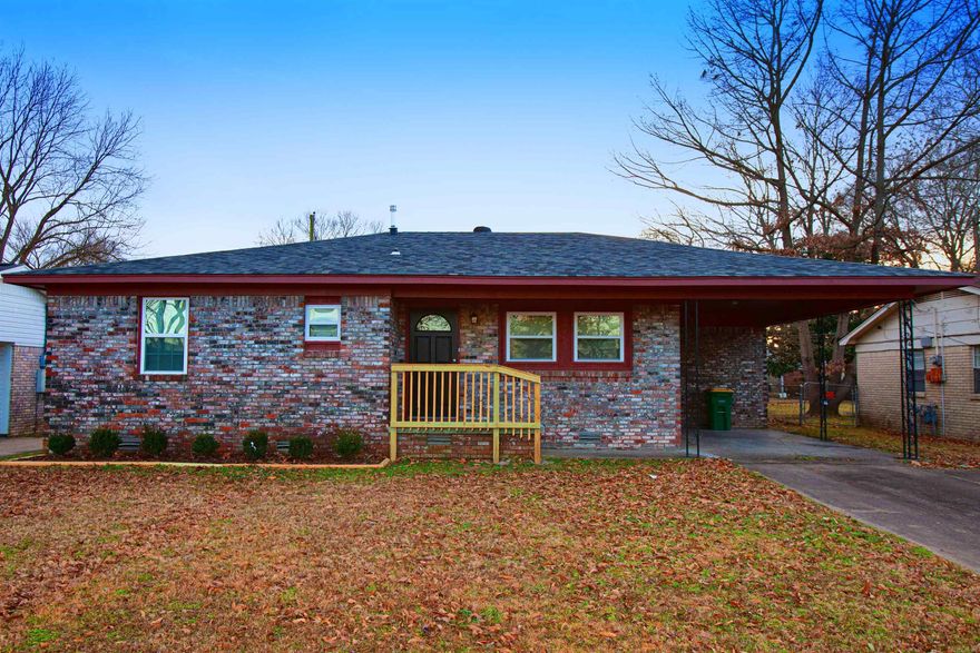Cute 3BD/2BA in North Little Rock that is waiting for you to call home. Plenty of living space throughout. Fenced in yard perfect for anyone with kids or pets. This property is managed by Hoffman Team so beware of scammers - we will never ask you to Cashapp us money. The lease for this property is for 18 months to 2 years with a 3% increase after the first year. Income must be 3x the amount of rent. Deposit, first month’s rent, and the $50 administration fee due before move in. This property does not accept section 8. Showings are by appointment only with the current tenant.