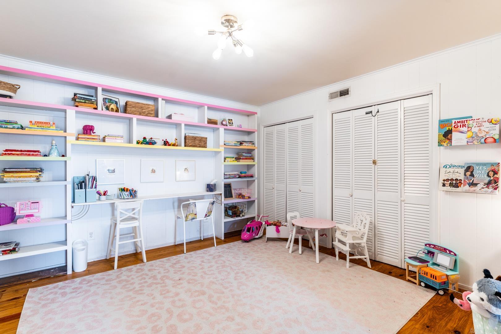 KINGWOOD PLACE - Residential