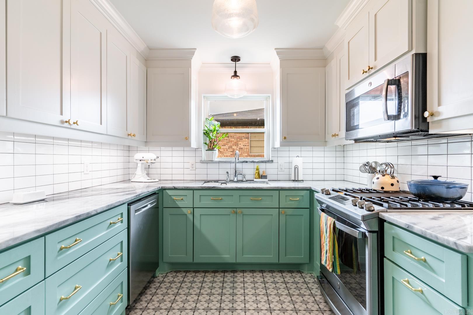 KINGWOOD PLACE - Residential