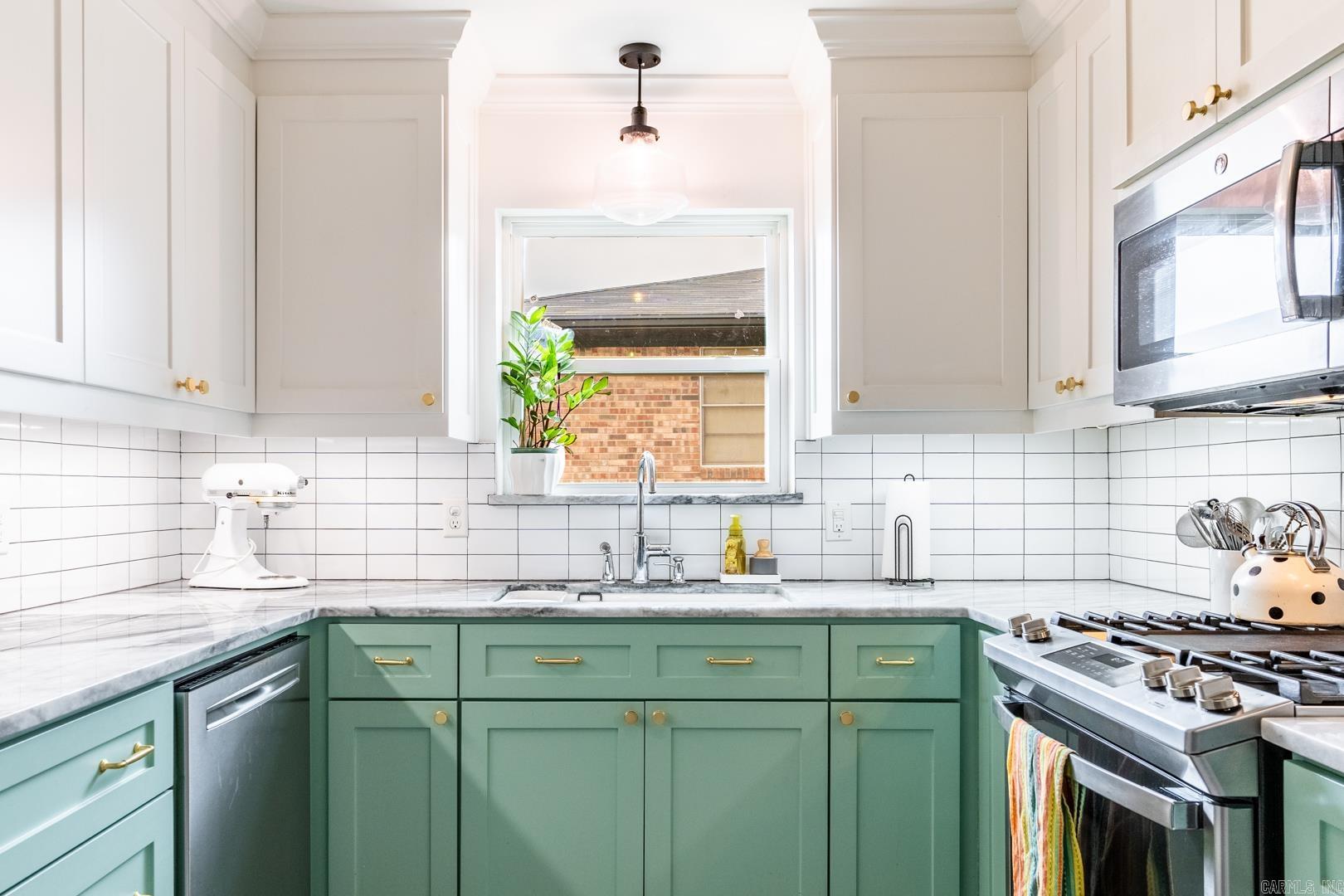 KINGWOOD PLACE - Residential