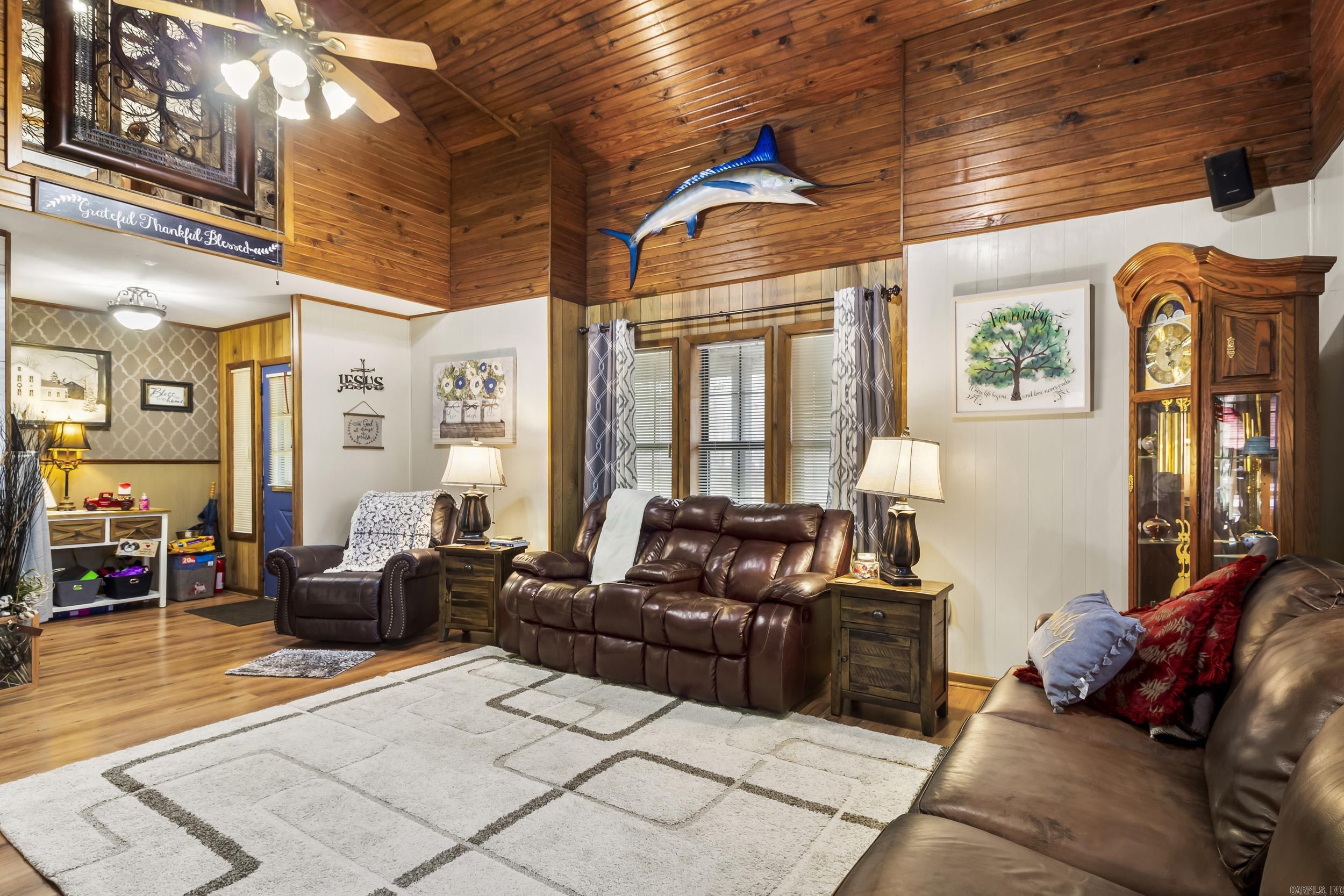 ROLLING MANOR - Residential