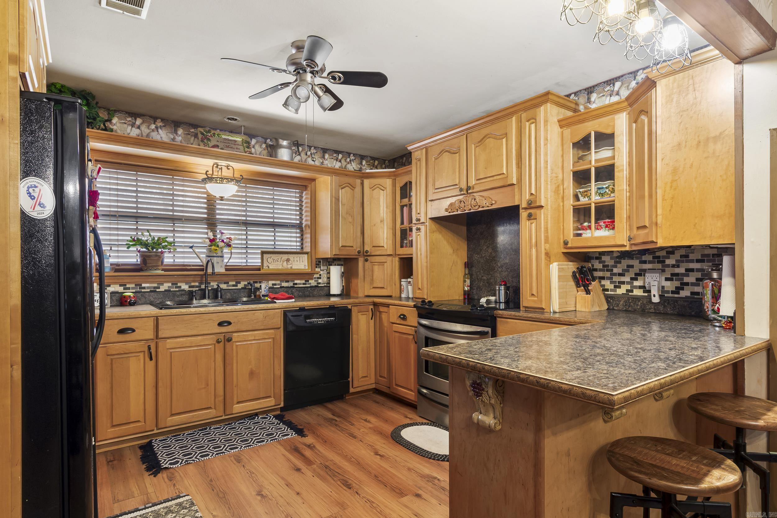 ROLLING MANOR - Residential