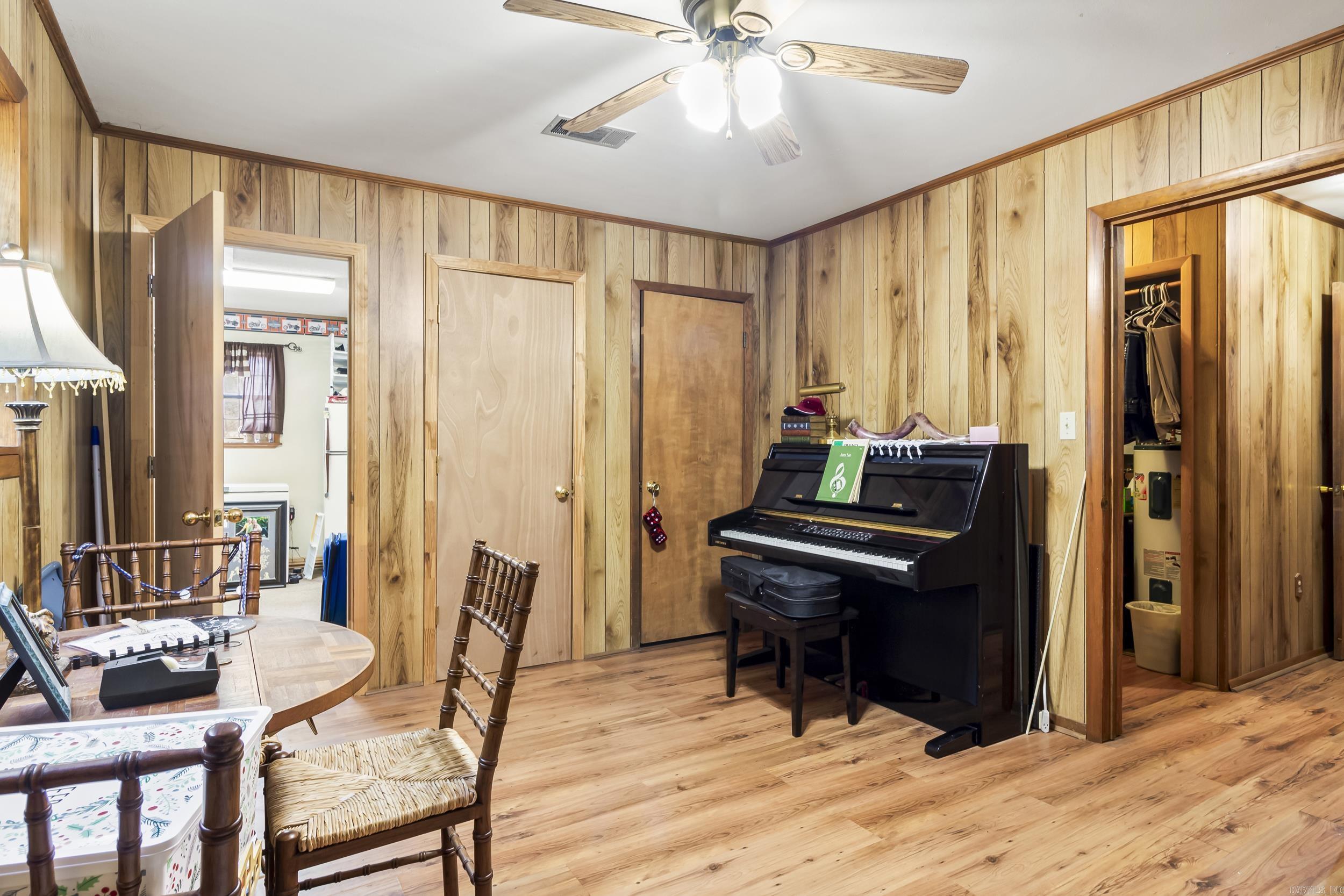 ROLLING MANOR - Residential