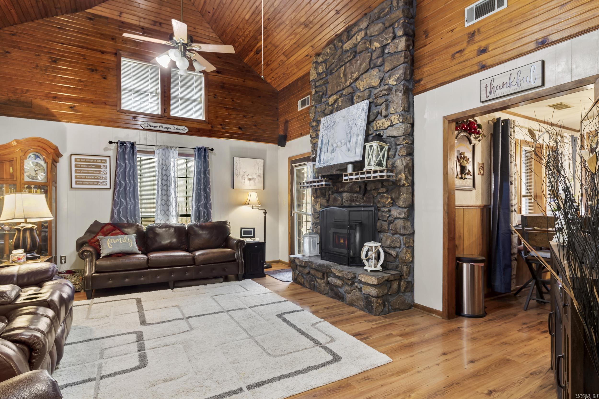 ROLLING MANOR - Residential