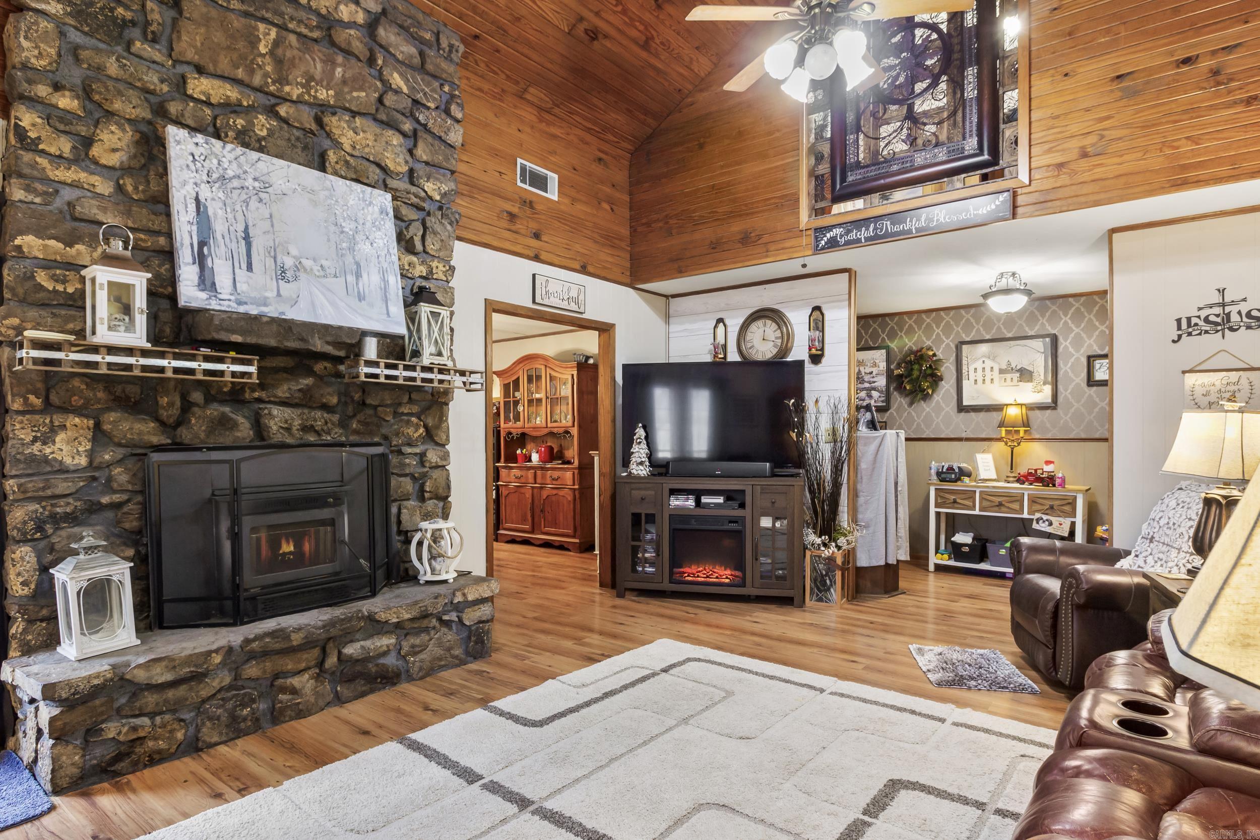 ROLLING MANOR - Residential