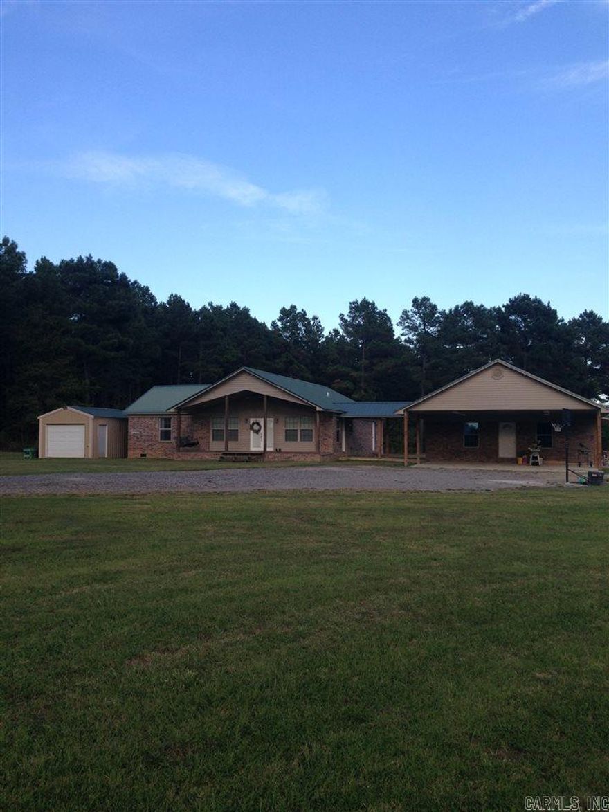 Great rural property sitting on 10 acres with separate efficiency apartment.