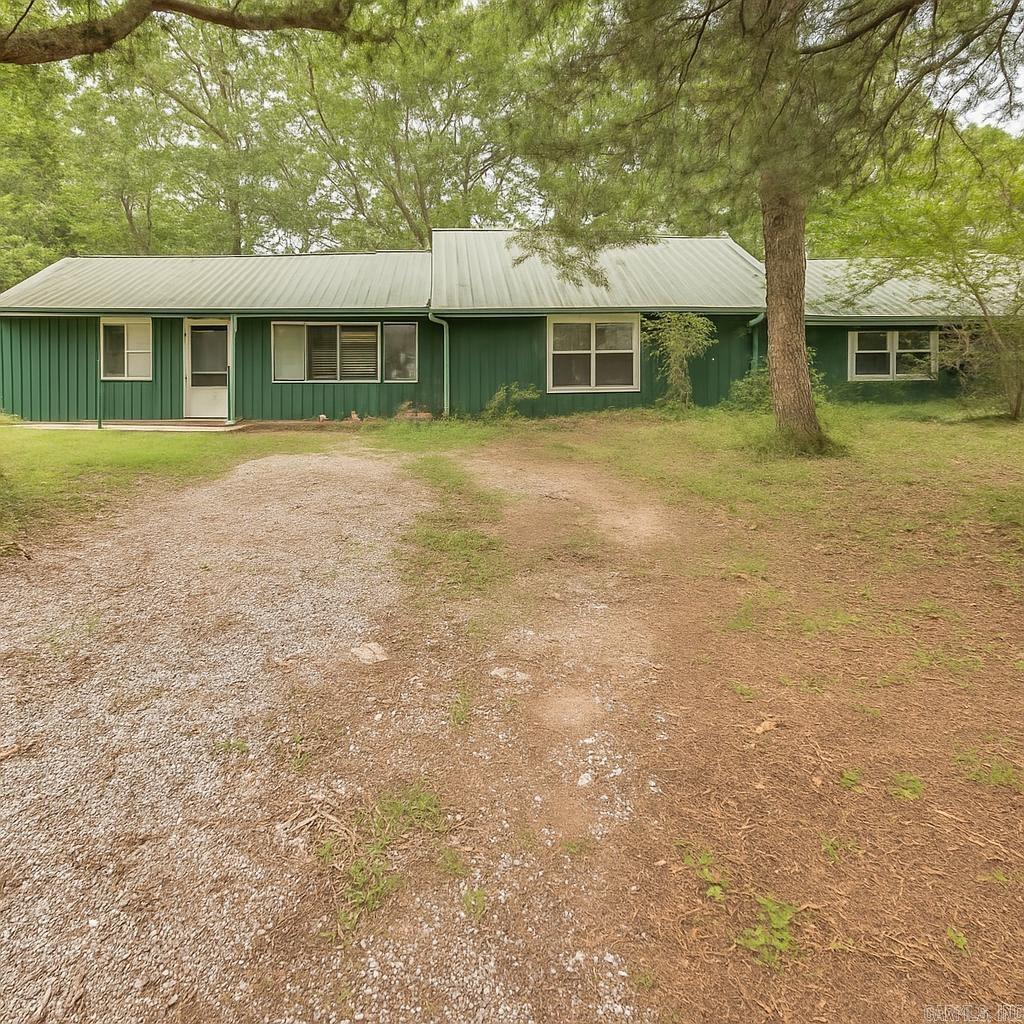 Fixer-upper with great potential! This 3-bedroom, 2-full baths home offers 2,100 sq ft of space ready for your vision. Spacious rooms, original details, and a generous layout provide the perfect canvas for renovation. Ideal for investors or homeowners looking to customize. Donāt miss this opportunity to create your dream home!