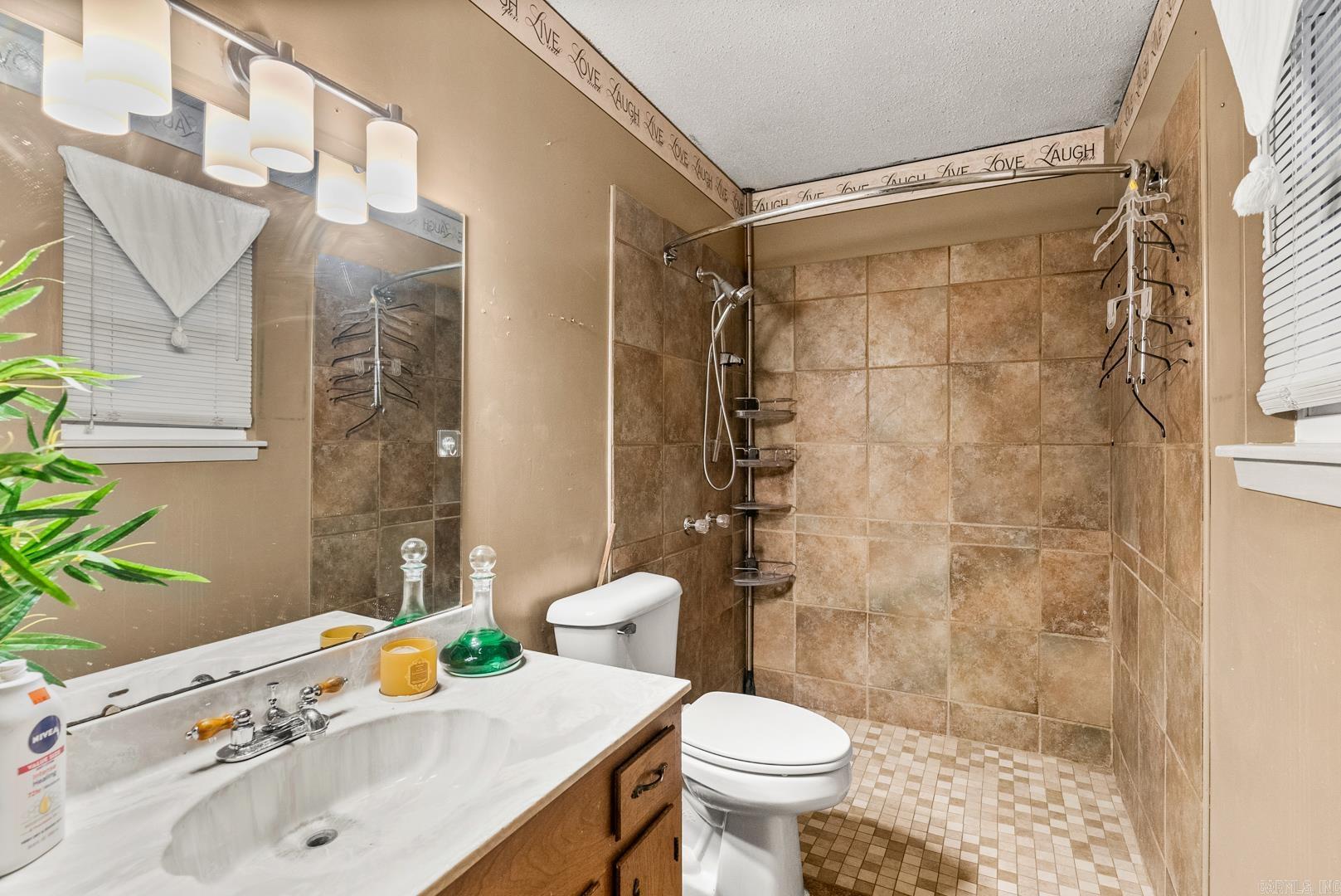 CRYSTAL VALLEY MANOR - Residential