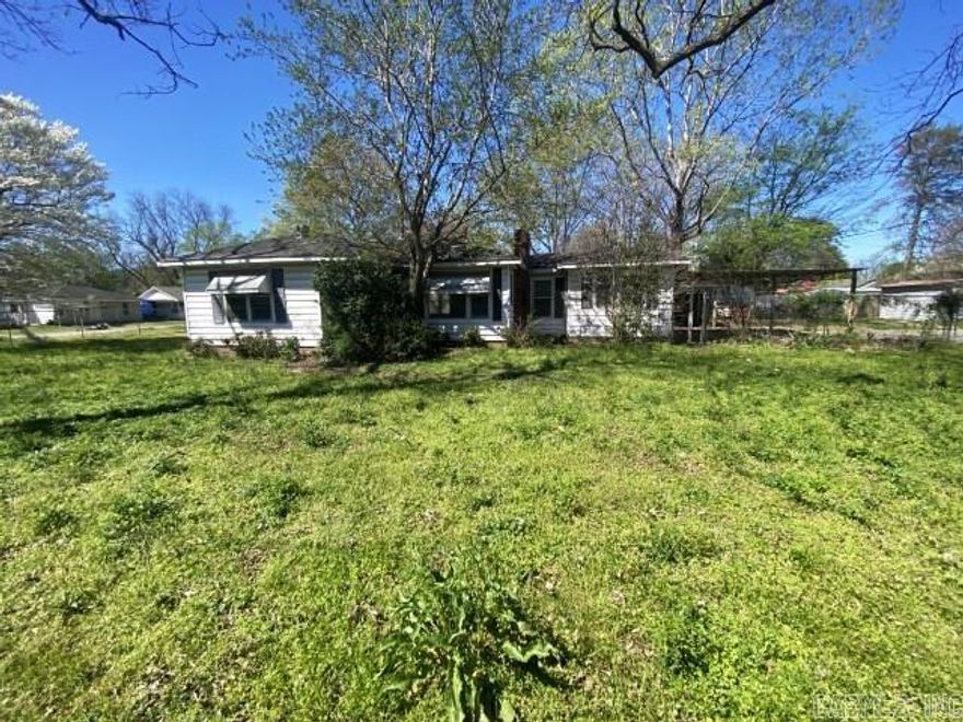 2 bedroom, 1 bath home in Jackson County, AR. Systems/appliances are not guaranteed to work. Seller does not automatically pay typical closing costs for our area. Seller will pay Realtor's commission, any back taxes, prorate current taxes, and pay for deed prep, up to $150. Any additional fees Buyer requests should be noted on the contract. Home to be sold AS-IS. Agents see associated documents and read additional remarks.