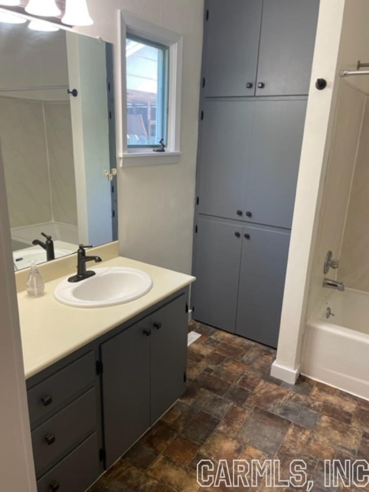 MAXFIELD WEST - Residential